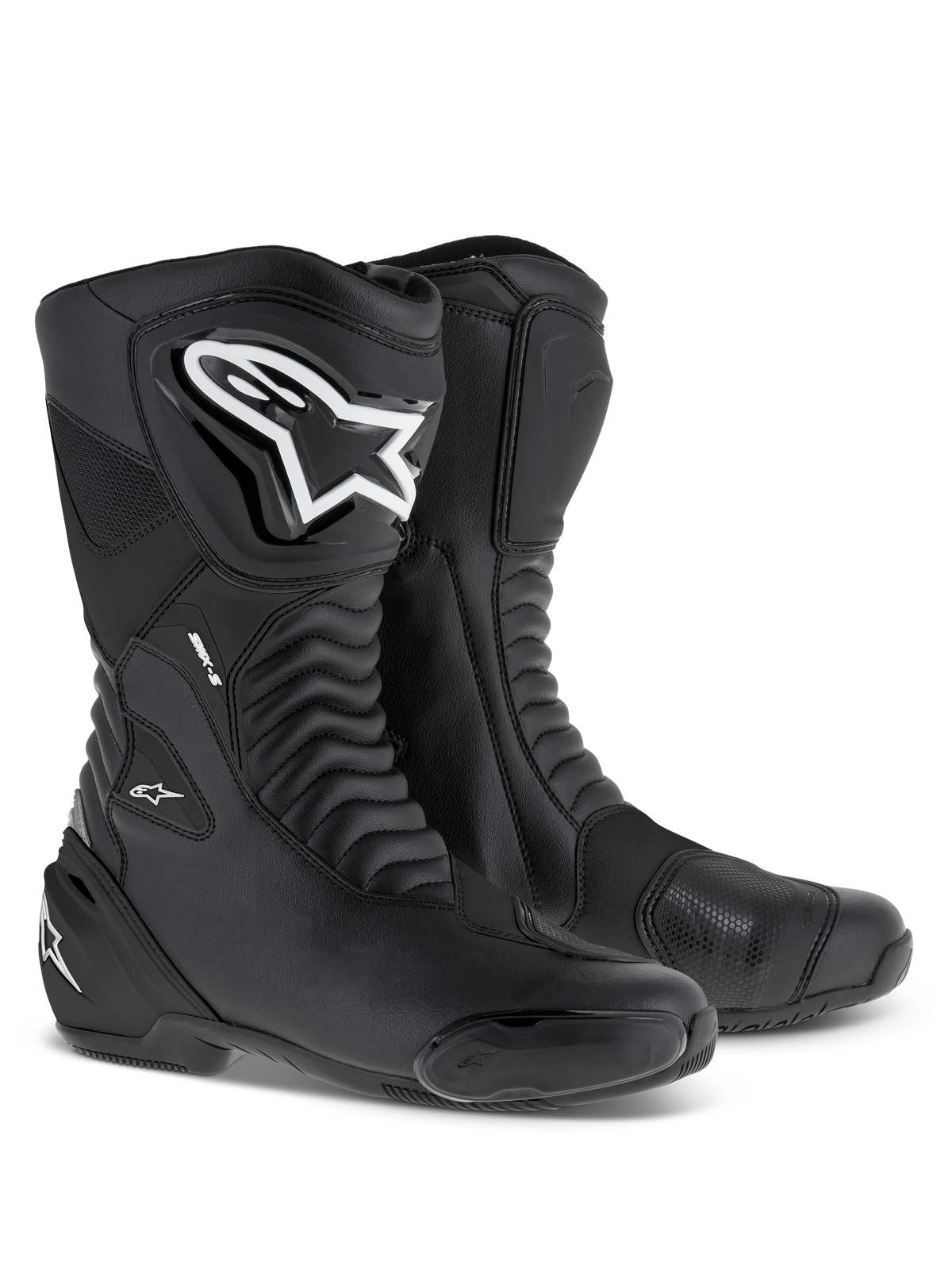 Stivali Alpinestars SMX S, stivali da moto sportivi, nero e bianco, design a stivale alto con grandi loghi bianchi, scudi protettivi rinforzati su tibia e tallone e pannelli flessibili a fisarmonica per prestazioni su pista e strada.