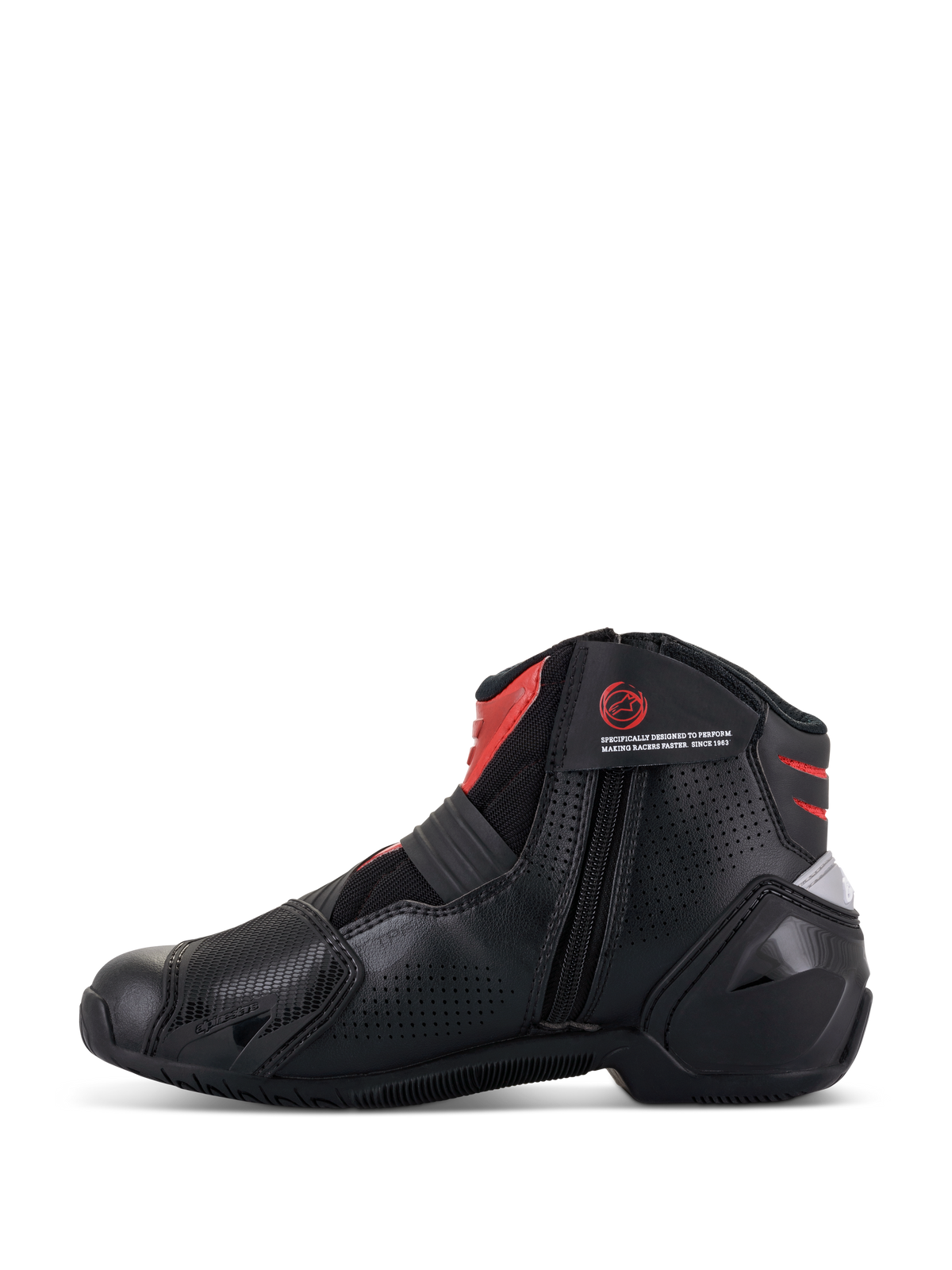 Stivali Alpinestars SMX-1 R V2 Vented, nero e rosso, scarpa da moto dal taglio basso, profilo laterale che mostra la chiusura a cerniera mediale, tomaia in microfibra traforata per la ventilazione, accenti rossi sulla caviglia e sulla linguetta, calzatura tecnica per la guida su strada.