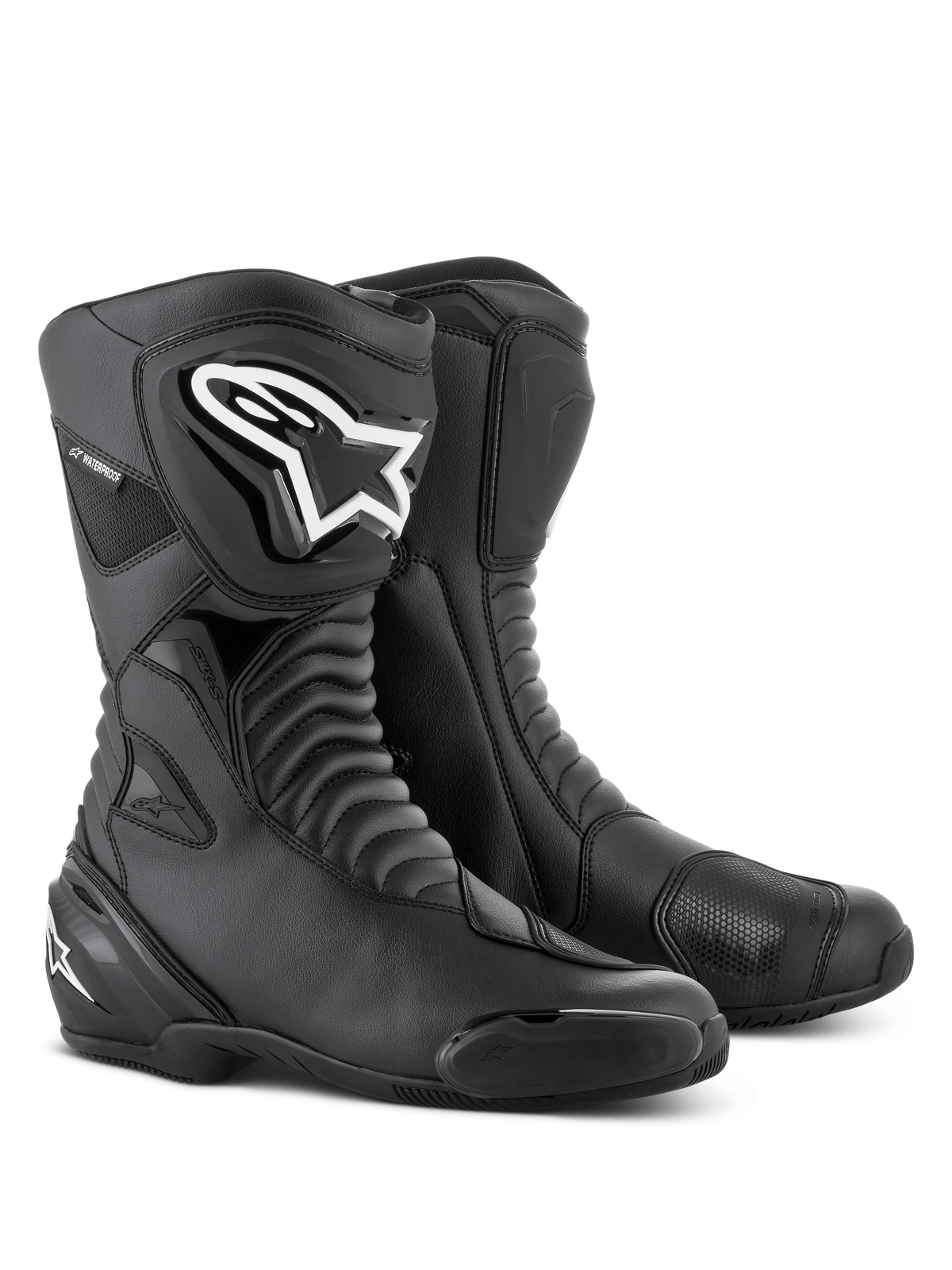 Stivali Alpinestars SMX S Waterproof in nero, stivali alti da moto con zone flessibili a soffietto, logo Alpinestars bianco sulla protezione tibiale in TPU, pad del cambio rinforzati e slider della punta sostituibili, progettati per lo sport-touring e la guida su strada in ogni condizione climatica