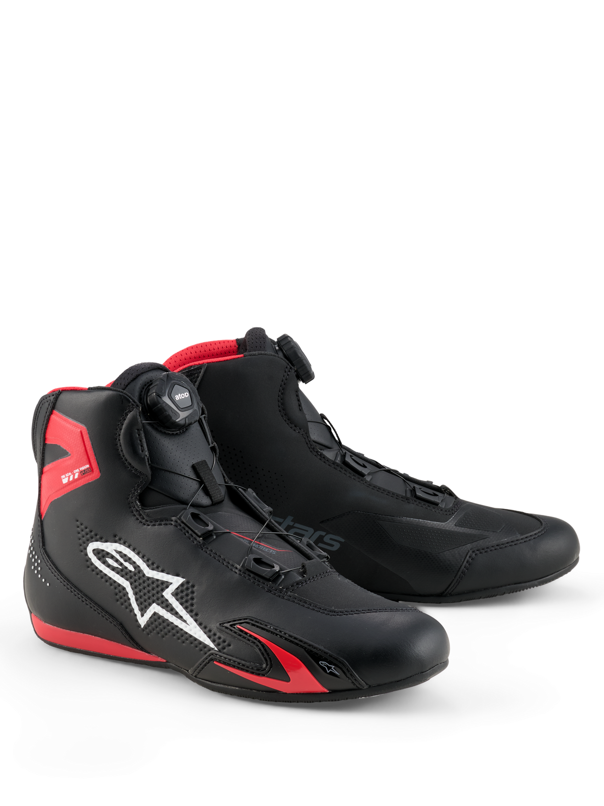 Alpinestars Celer Shoes, scarpe da moto, nero e rosso acceso, con logo Astars bianco, sistema di chiusura con rotore micrometrico e costruzione in microfibra tecnica con accenti in TPU rossi, design sportivo aerodinamico per uso racing e stradale