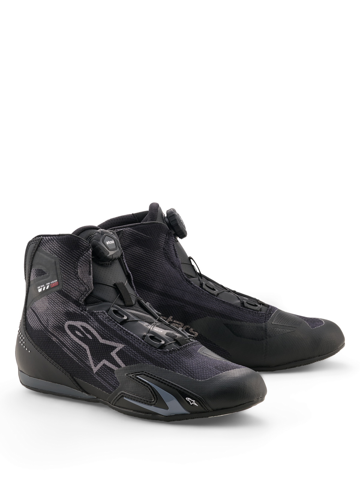 Scarpe Alpinestars Celer Superair, scarpe da moto, nero e grigio scuro, con sistema di chiusura a rotore, tomaia in tessuto ad alto flusso d'aria, profilo sportivo con marchio Alpinestars, progettate per la guida in climi caldi.