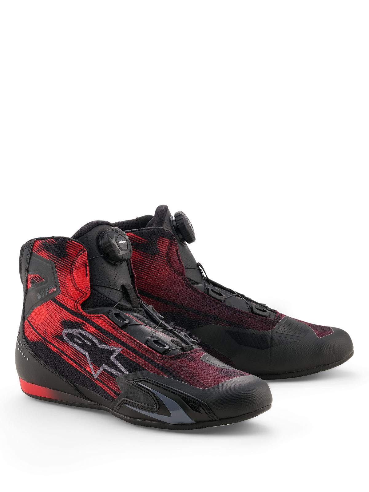 Scarpe Alpinestars Celer Superair, scarpe da moto sportive, nero e rosso brillante, con sistema di chiusura Rotor Alpinestars e tomaia in tessuto traforato traspirante, design aerodinamico con rinforzi in TPU e suola con grip testurizzato