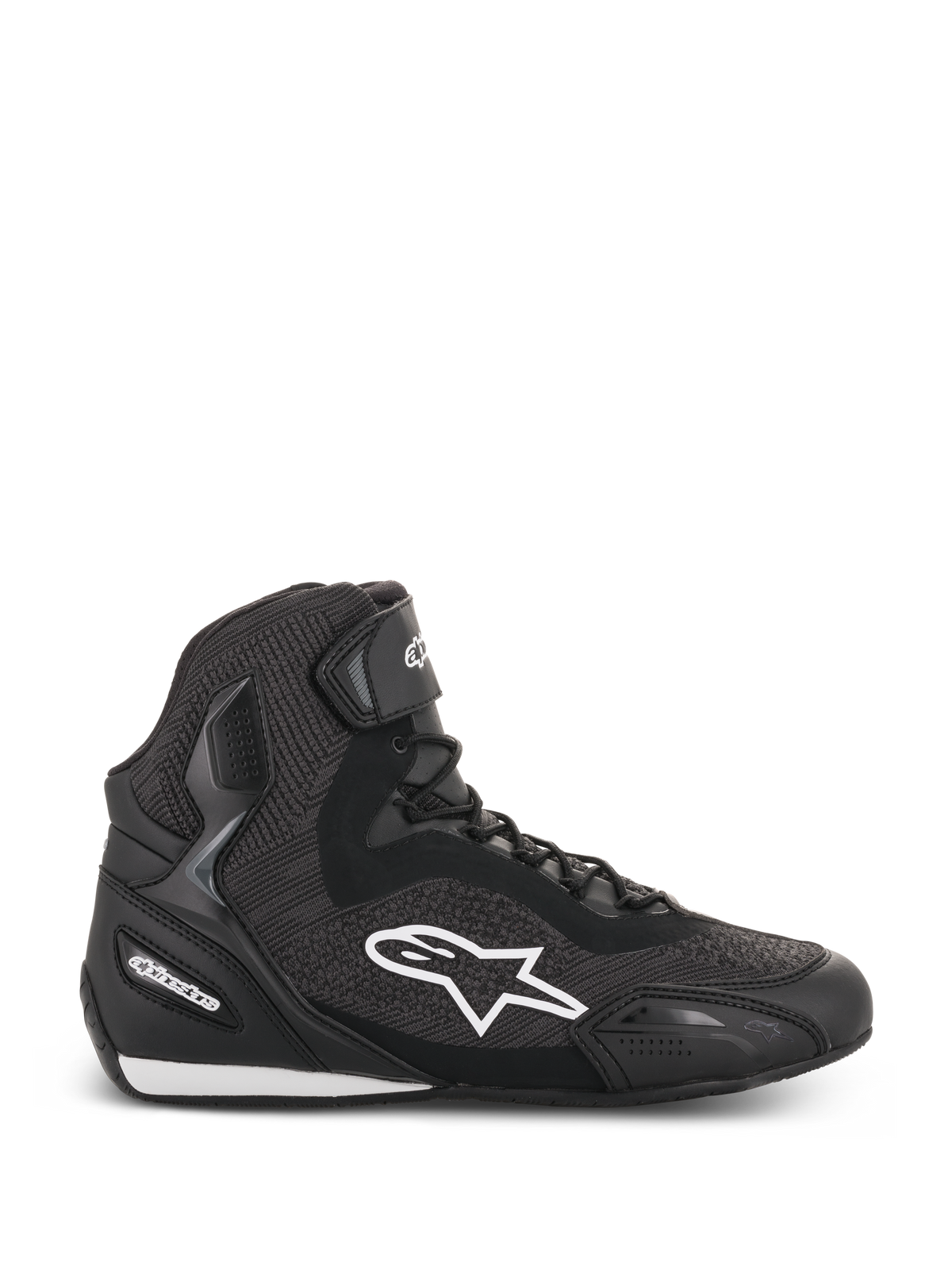 Alpinestars Faster-3 Rideknit Shoes, scarpe da moto alte nere, logo a stella bianco, struttura in maglia testurizzata e mesh, chiusura con lacci e cinturino alla caviglia, tallone e punta rinforzati, suola a basso profilo con dettagli bianchi