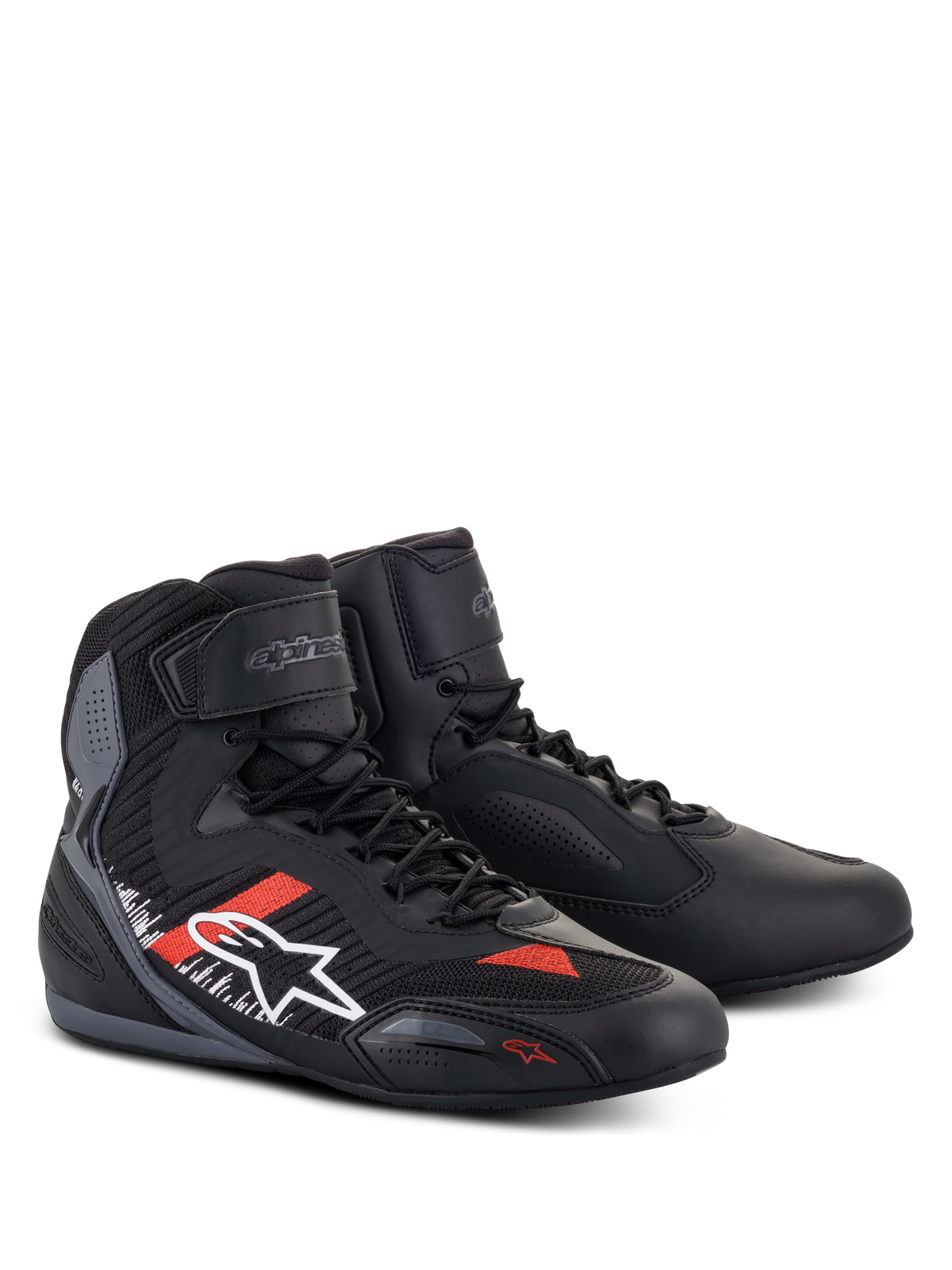 Scarpe Alpinestars Faster-3 Rideknit®, scarpe da moto, nero, grigio e rosso acceso, con tomaia in microfibra e tessuto a maglia, logo Alpinestars bianco sul lato con accenti rossi e bianchi, chiusura con lacci e cinturino in velcro sulla caviglia, design aerodinamico da corsa su strada