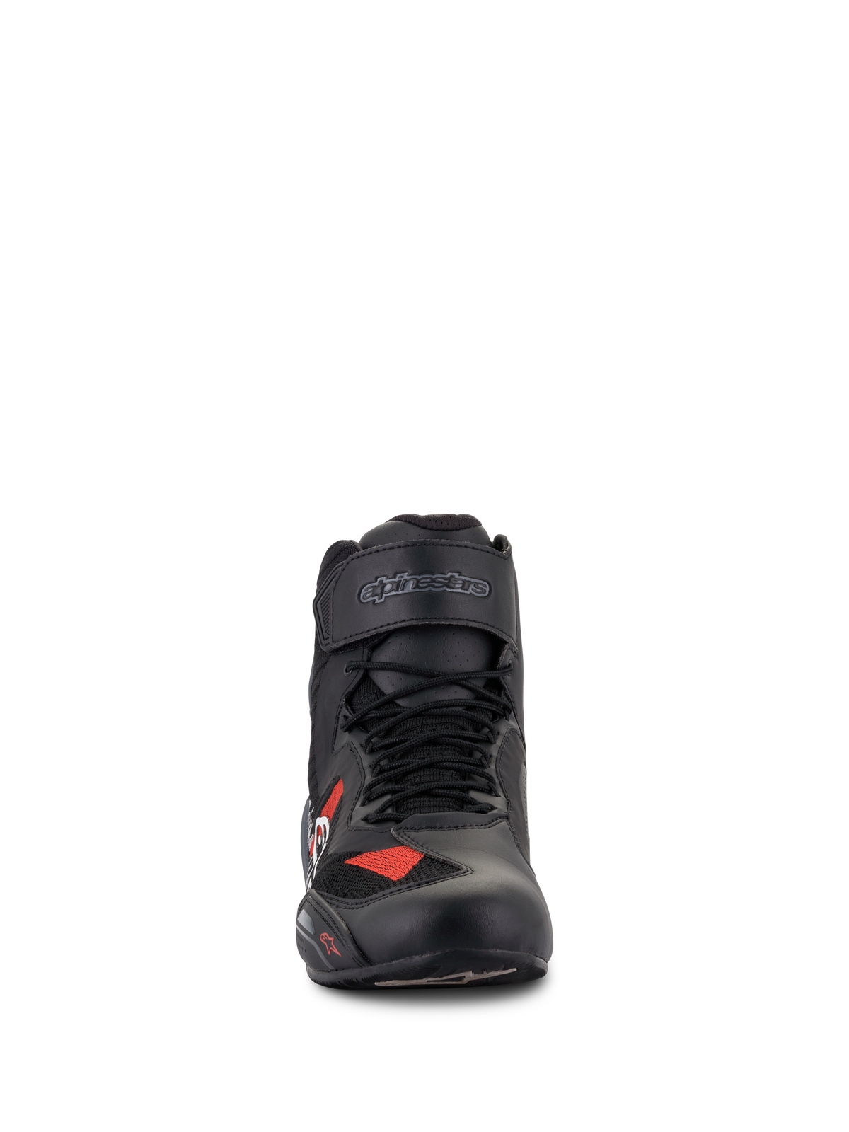 Scarpe Alpinestars Faster-3 Rideknit®, scarpe da moto, nero grigio e rosso vivace, vista frontale con lacci neri e cinturino in velcro con logo, costruzione in microfibra leggera e mesh traspirante, design sportivo per guida su strada