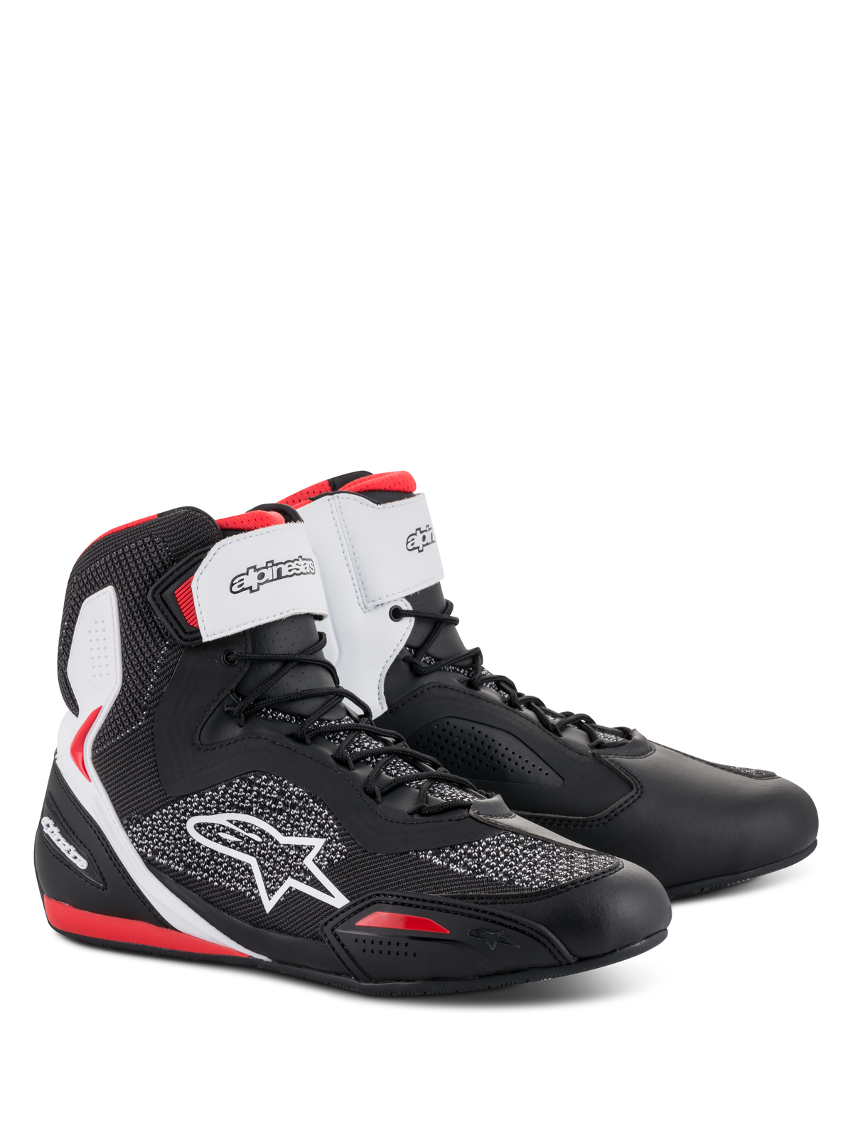 Scarpe Alpinestars Faster-3 Rideknit®, scarpe da moto in nero bianco rosso, design a profilo alto con tomaia in microfibra e maglia mesh, branding Alpinestars bianco sul cinturino alla caviglia e logo laterale, accenti rossi su tallone e punta, stile sportivo da corsa su strada.