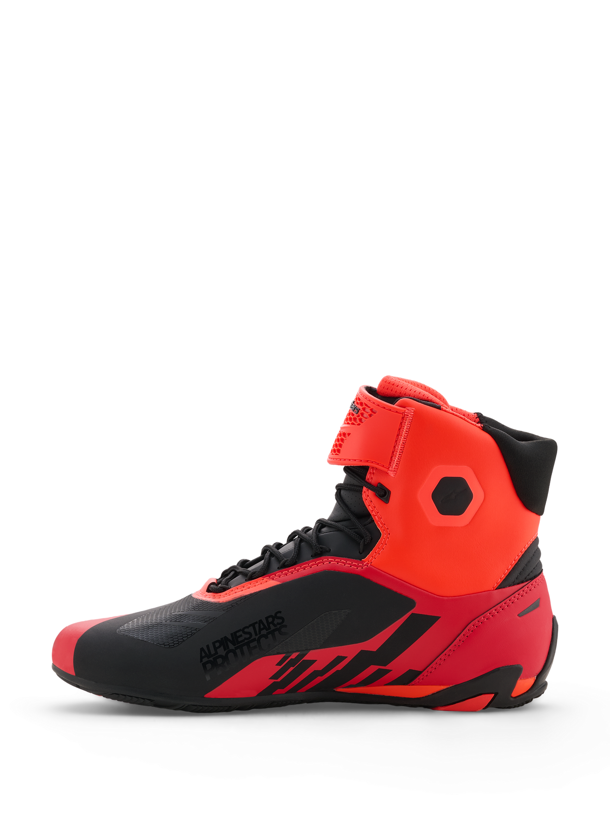 Scarpe Alpinestars MM93 Faster-4, scarpe da moto, rosso fluo e nero, vista laterale che mostra la costruzione in microfibra tecnica, chiusura con lacci e cinturino alla caviglia a strappo, marchio 'ALPINESTARS PROTECTS' sul lato, design d'ispirazione sportiva per la guida su strada