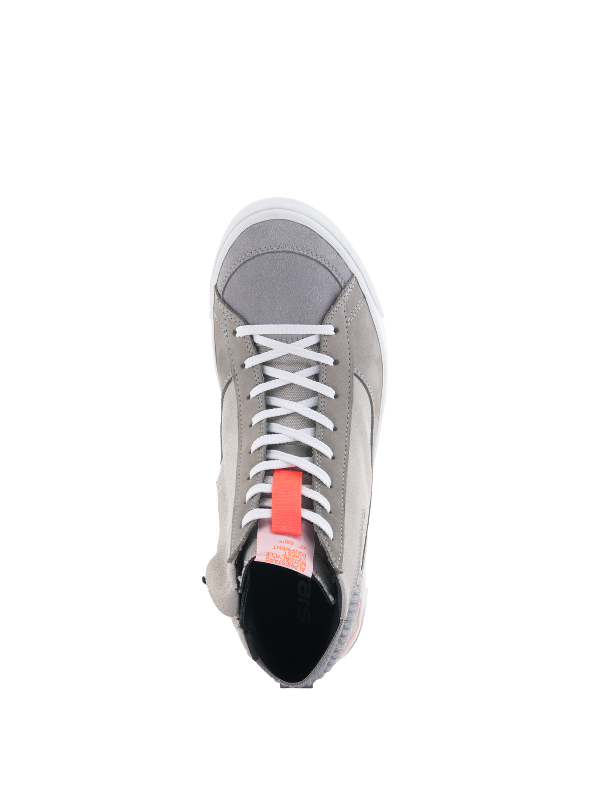 Scarpe Alpinestars Stated, sneakers da moto grigio chiaro, vista dall'alto con lacci bianchi e tirante rosso fluo, stile urban street in pelle scamosciata e nubuck, bordo della suola vulcanizzata bianco