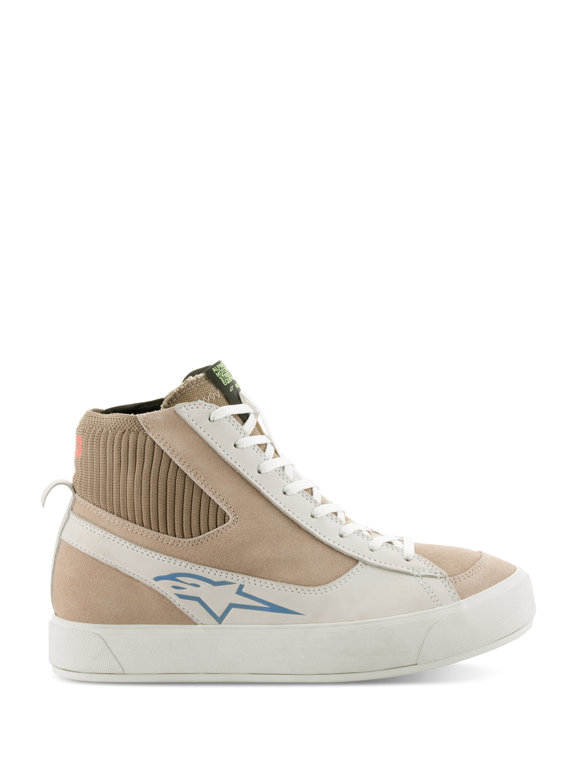 Alpinestars Stella Stated Podium Shoes, sneakers alte da moto da donna, bianco e grigio chiaro, tomaia in scamosciato beige e pelle, logo Alpinestars blu, colletto alla caviglia in maglia a coste, spessa suola vulcanizzata bianca, stile skate retrò