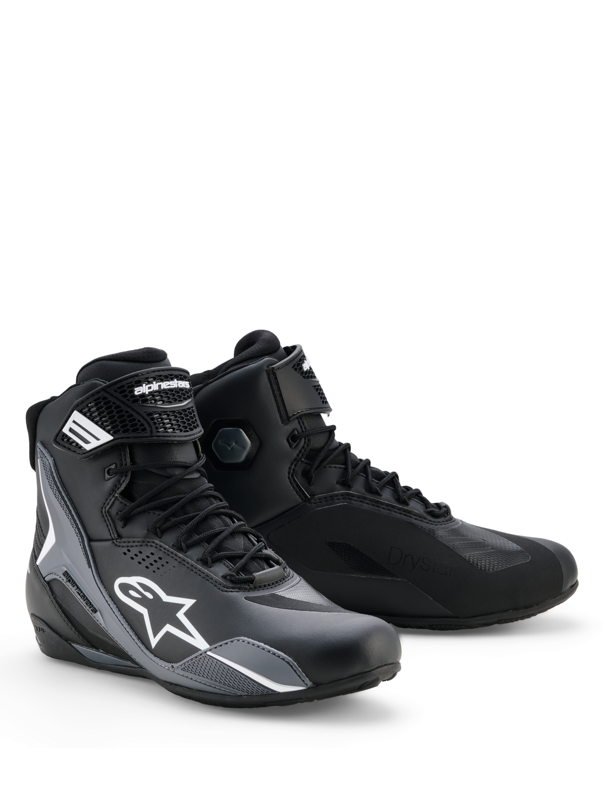 Scarpe Alpinestars Faster-4 Drystar®, scarpe da moto, nero, grigio freddo e bianco, design aerodinamico con logo Astars bianco, chiusura con lacci e cinturino alla caviglia con chiusura a strappo, tecnologia impermeabile Drystar® e pannelli rinforzati per la protezione nella guida sportiva.