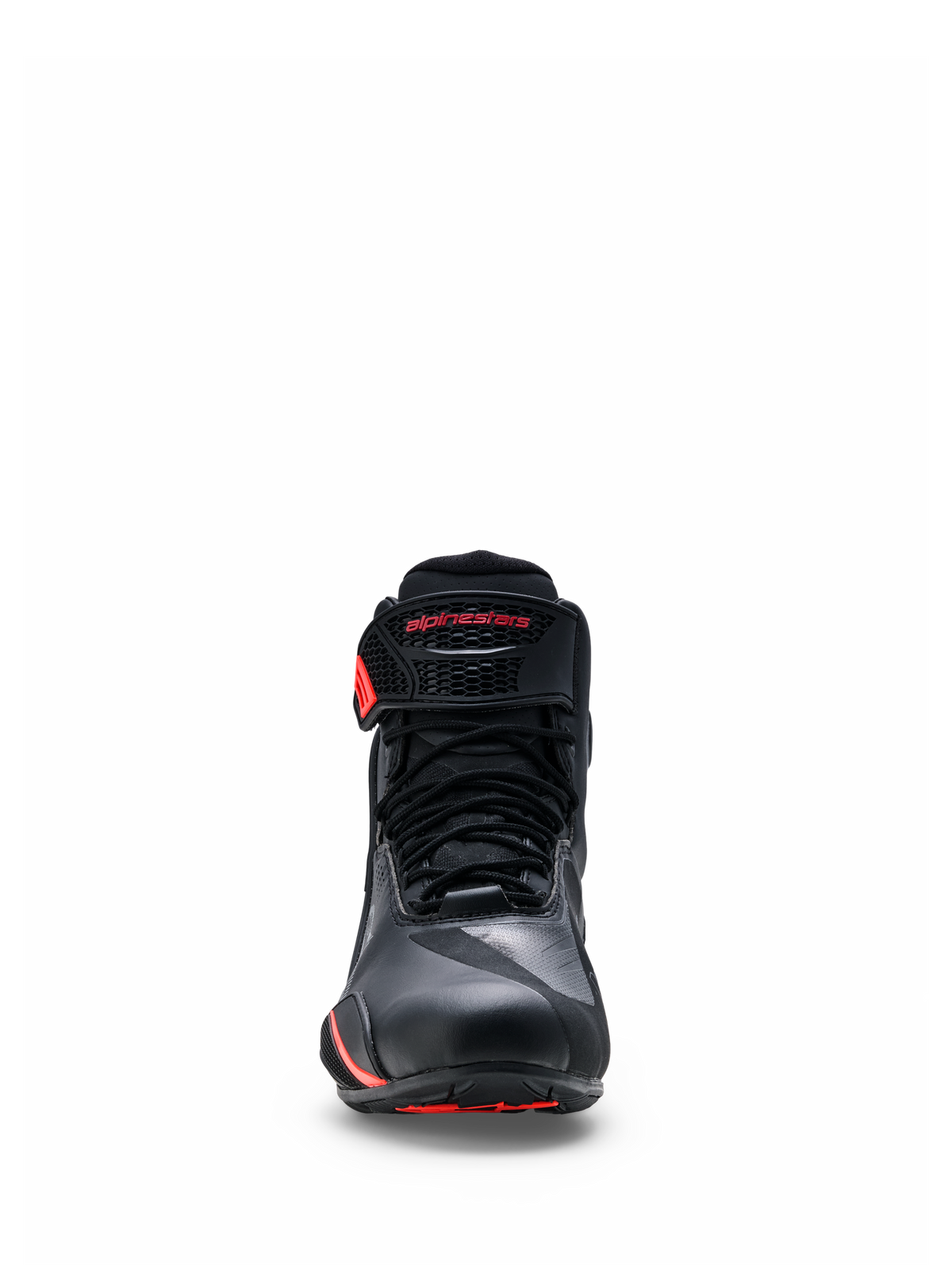 Scarpe Alpinestars Faster-4 Drystar®, nero con accenti Rio Red e Red Fluo, vista frontale che mostra la chiusura con lacci e il cinturino a strappo sulla caviglia con logo rosso, calzature da moto impermeabili con punta rinforzata e design sportivo