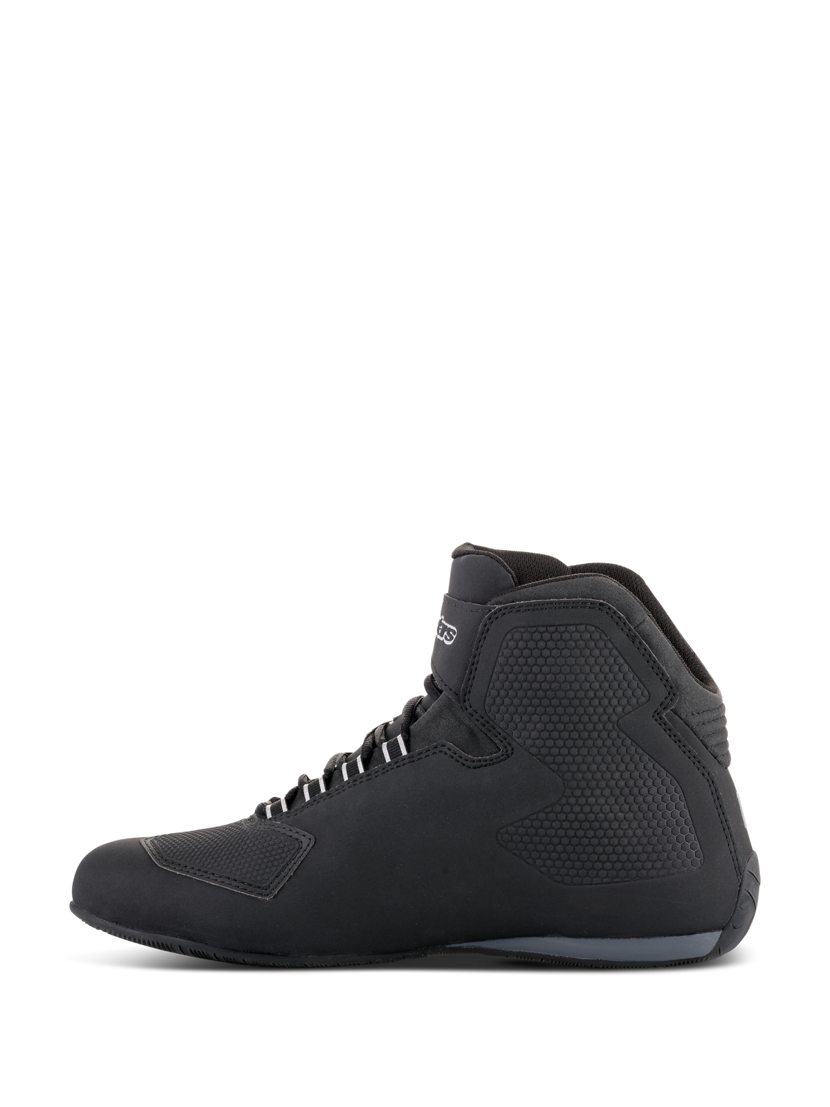 Scarpe Alpinestars Sektor Waterproof, scarpe da moto, nero, vista di profilo laterale con design a scarpa alta, tomaia in microfibra, pannelli laterali testurizzati, occhielli per i lacci bianchi e logo del brand sulla caviglia.