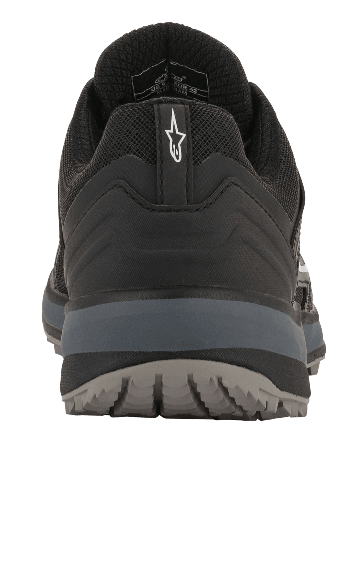 Scarpe Alpinestars Meta Trail, scarpe da running performanti, nero e grigio scuro, vista posteriore che mostra la linguetta sul tallone con logo Astar bianco, intersuola grigio scuro e suola esterna strutturata, calzatura casual ispirata al motorsport per il paddock