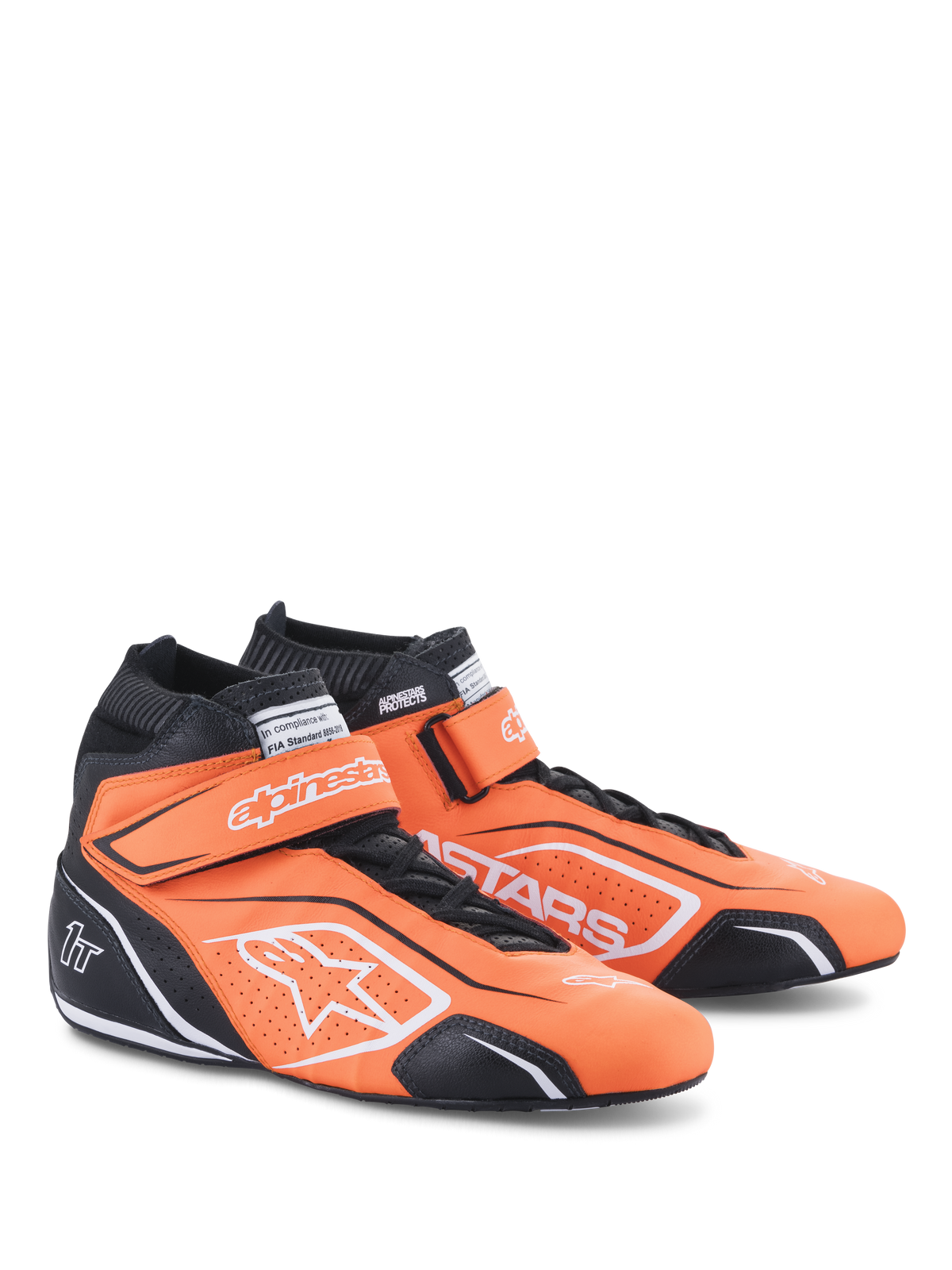 Scarpe Alpinestars Tech-1 T V3, scarpe da corsa automobilistica, arancione fluo, nero e bianco, calzature professionali alte in pelle con cinturini a strappo sopra i lacci, loghi Alpinestars bianchi e pannelli protettivi neri per prestazioni motorsport.