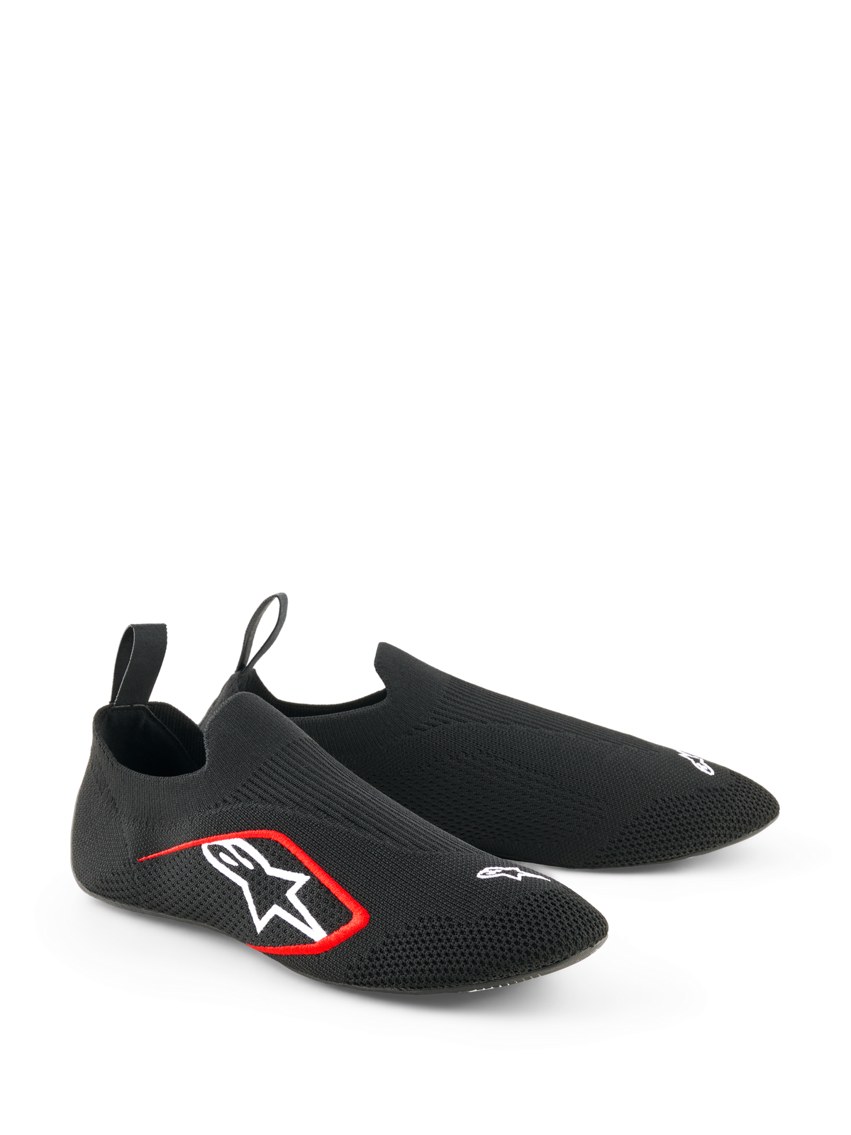 Alpinestars Tech Gaming Shoes, calzature da Sim-Racing, nero, caratterizzate da una tomaia in maglia elasticizzata senza cuciture, logo bianco ricamato con accenti rossi, design a calza a basso profilo con linguette posteriori, ottimizzate per la sensibilità sui pedali