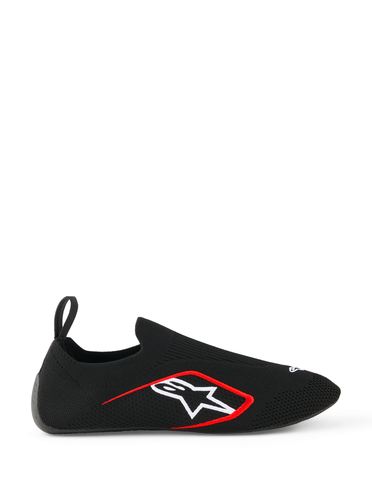 Scarpe Alpinestars Tech Gaming, scarpe da sim-racing, nero, profilo laterale che mostra la tomaia in maglia elasticizzata senza cuciture, logo Alpinestars a stella bianco con bordo rosso, passante posteriore, calzata simile a un calzino per corse virtuali