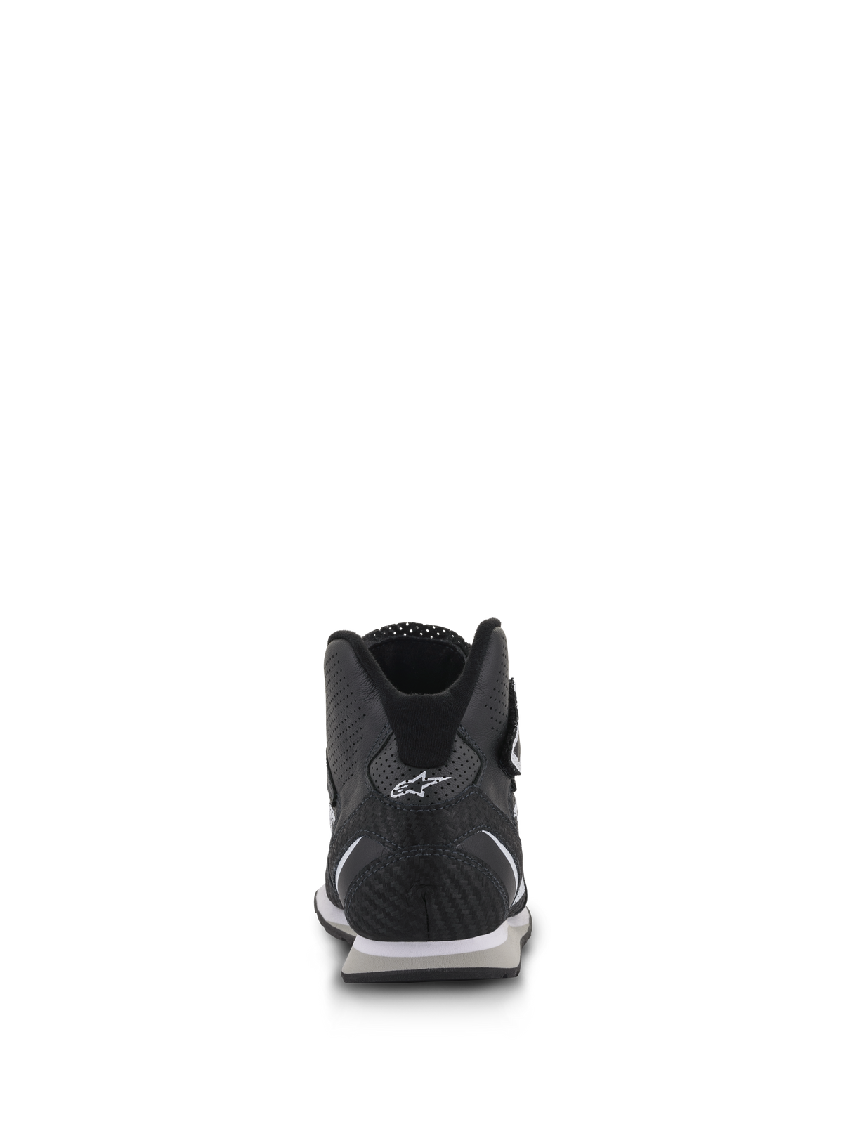 Scarpe Alpinestars Radar, calzature per personale dei box auto racing, nero e bianco, vista posteriore che mette in risalto il tallone rinforzato in pelle carbonio con logo Astars bianco, pannelli in pelle traforata e colletto ergonomico a taglio basso