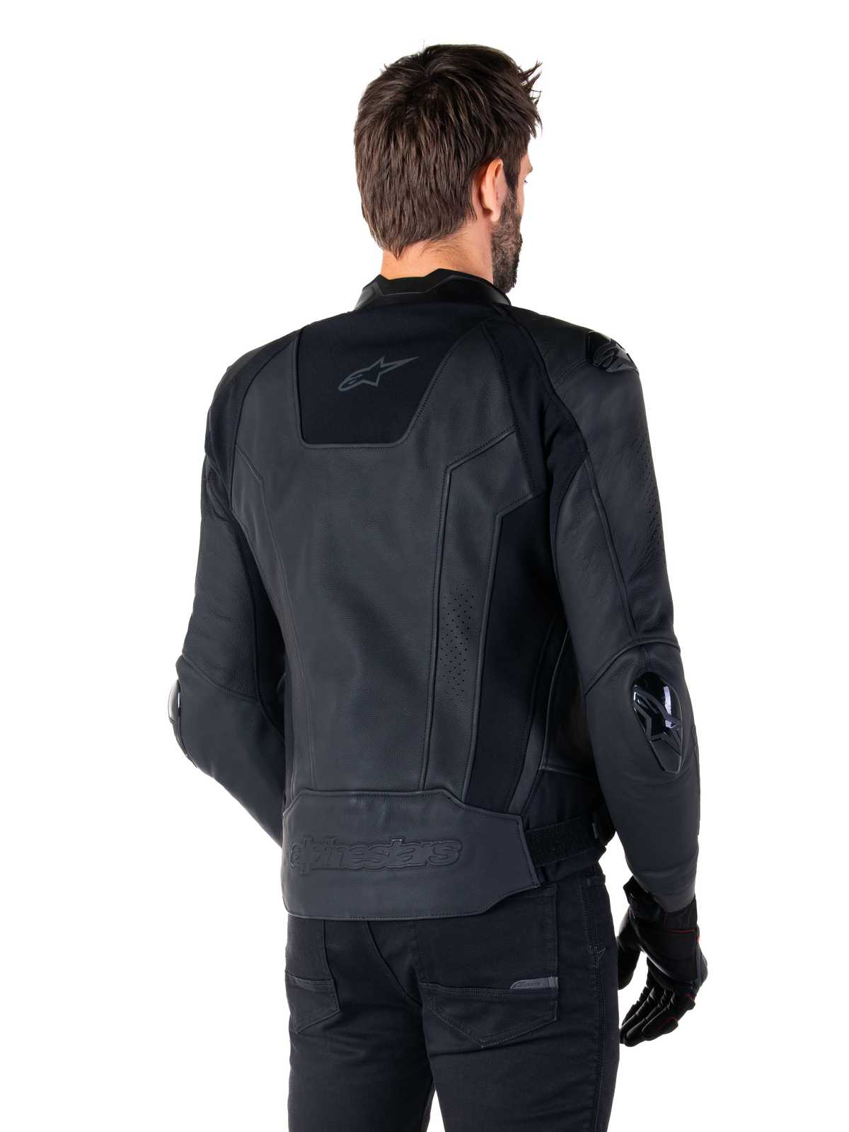 Giacca in pelle Alpinestars Missile V3, nera, vista posteriore su modello, giacca sportiva premium da corsa in pelle, con logo Alpinestars in rilievo sulla parte bassa della schiena e slider per i gomiti in TPU