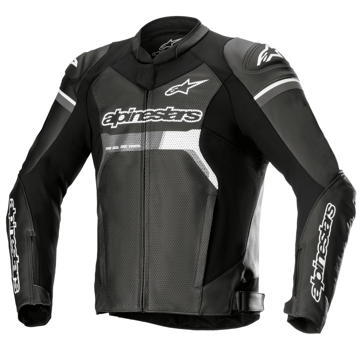 Giacca in pelle Alpinestars GP Force Airflow, nera con accenti bianchi e grigi, giacca da moto racing, pelle completamente traforata su petto e schiena per la ventilazione, slider esterni DFS Lite sulle spalle, logo Alpinestars bianco su petto e maniche, design sportivo per uso stradale
