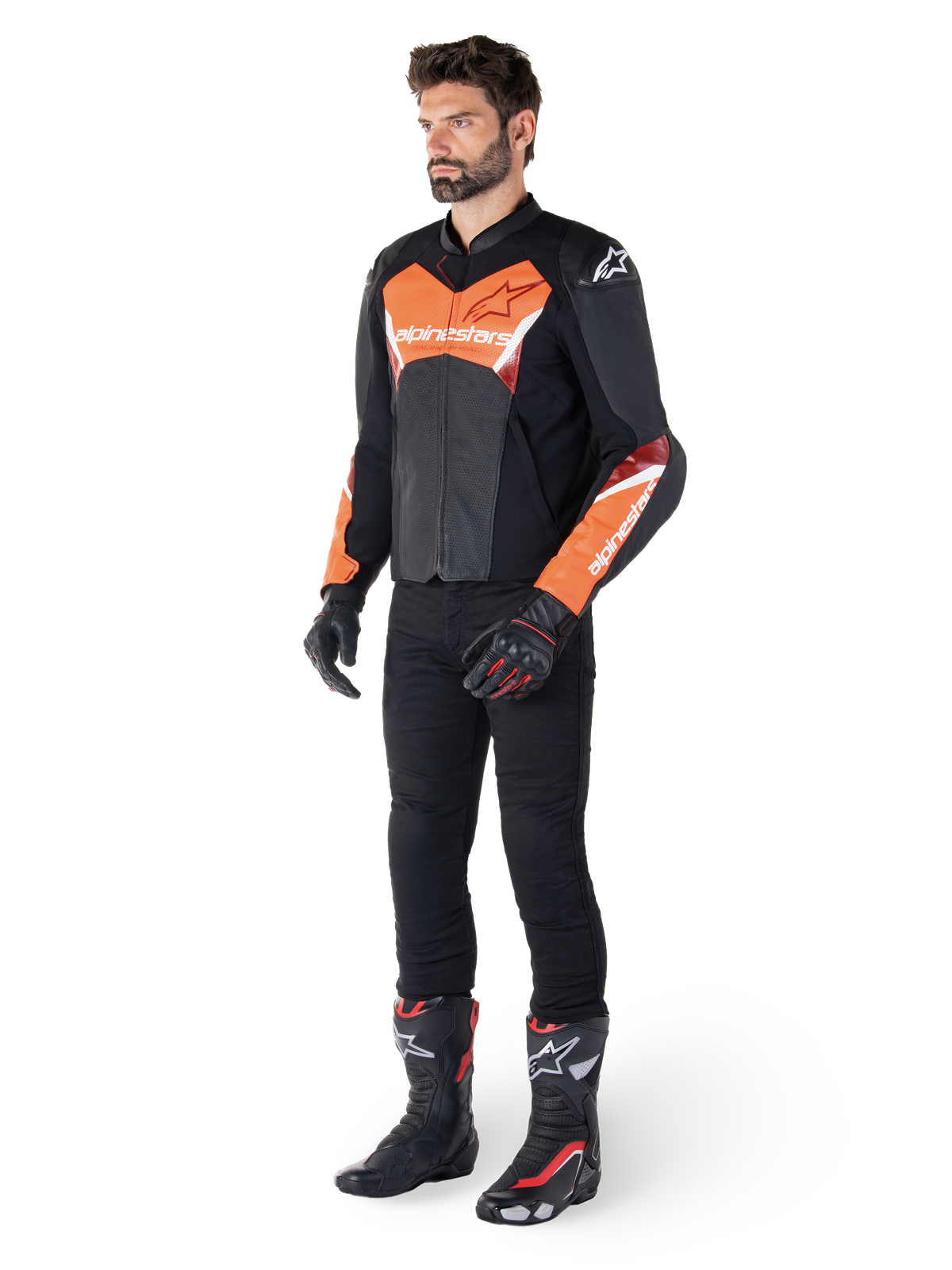 Alpinestars Faster V3 Airflow Leather Jacket, giacca in pelle, nero e rosso fluo, indossata da un modello con pantaloni da moto neri, guanti e stivali da corsa, con pelle traforata e silhouette sportiva.