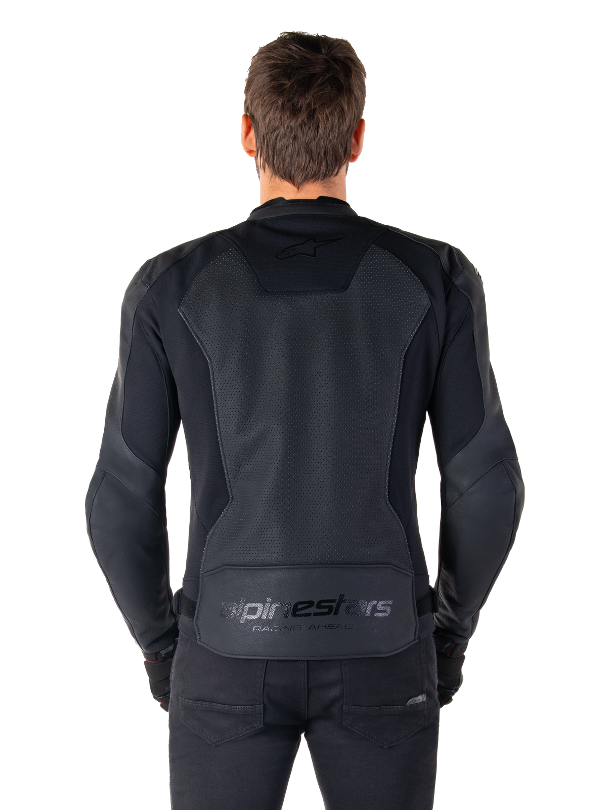 Giacca in pelle Alpinestars Faster V3 Airflow, vista posteriore su modello, Nero Nero, con pannello posteriore in pelle traforata per la ventilazione, loghi discreti e design sportivo ergonomico