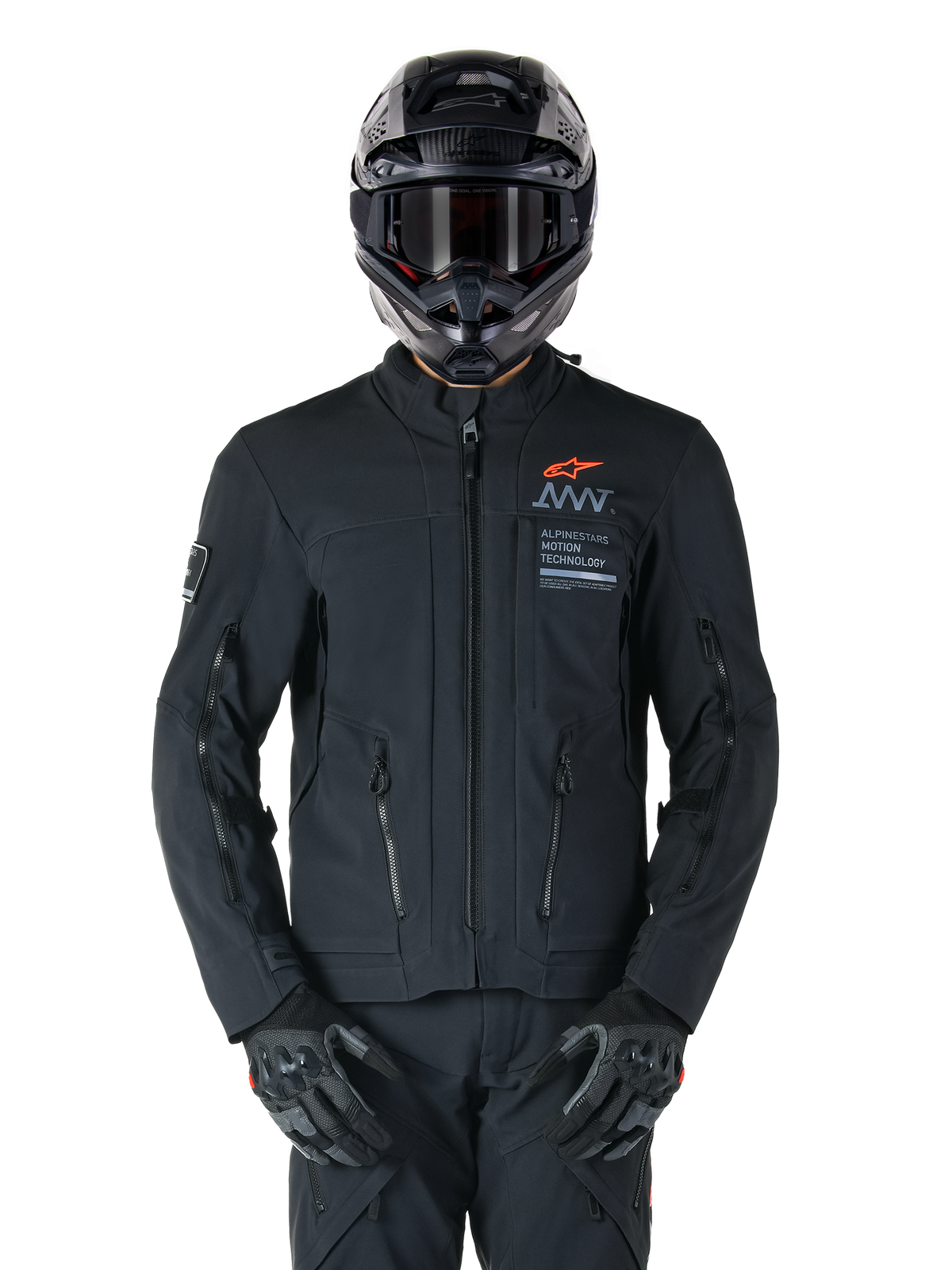 Giacca Alpinestars AMT-8 Stretch Drystar® XF, giacca da moto nera, con logo Alpinestars arancione e marchio AMT grigio, collo alto con cerniera frontale e prese d'aria, indossata con casco e guanti neri, abbigliamento protettivo per adventure touring