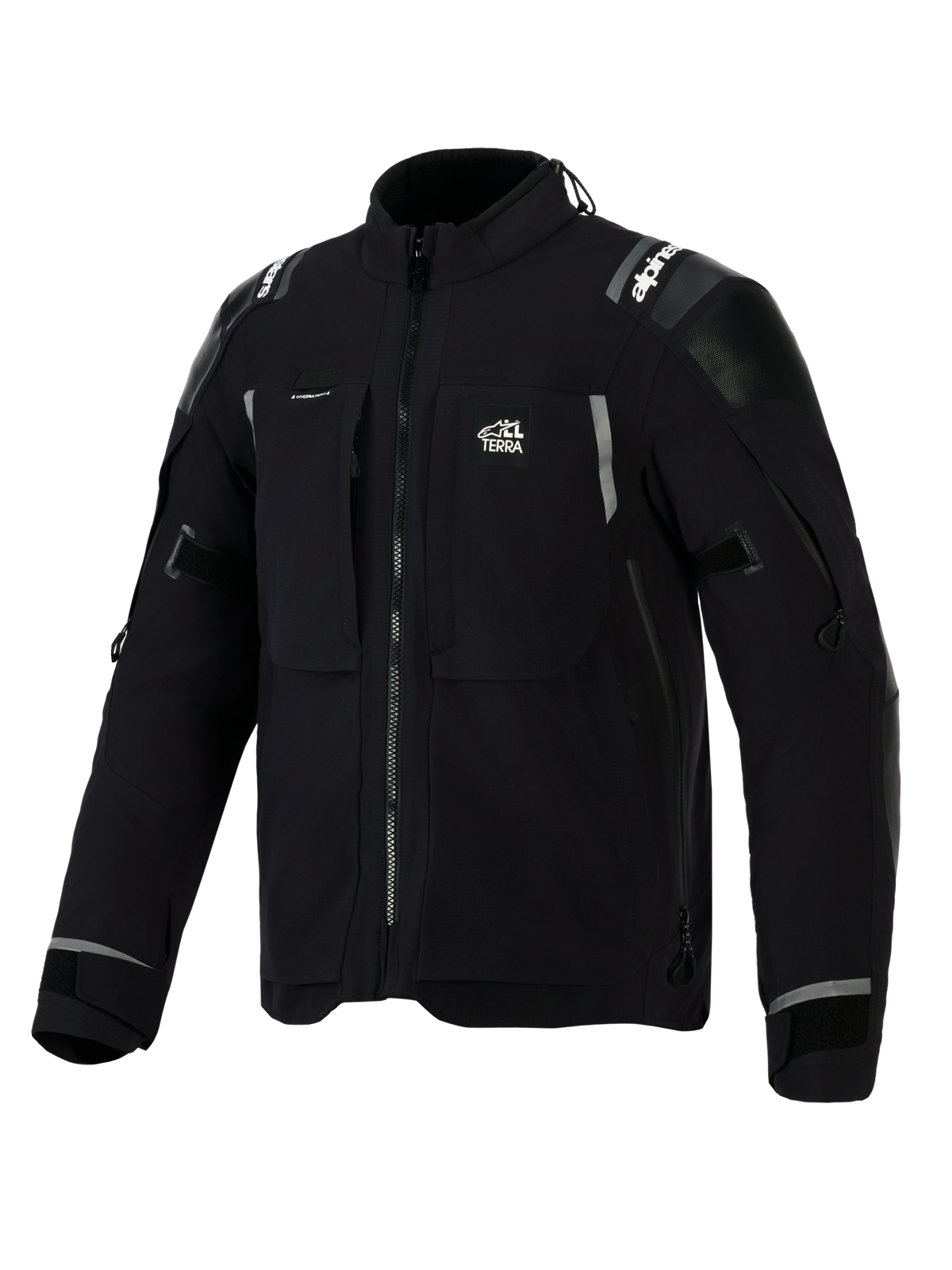 Alpinestars Giacca Andes Pro Drystar® XF, giacca da moto adventure, nero e grigio scuro, vista frontale angolata, con logo 'ALL TERRA' sul petto, branding riflettente sulle spalle, molteplici tasche con zip impermeabili e polsini regolabili.