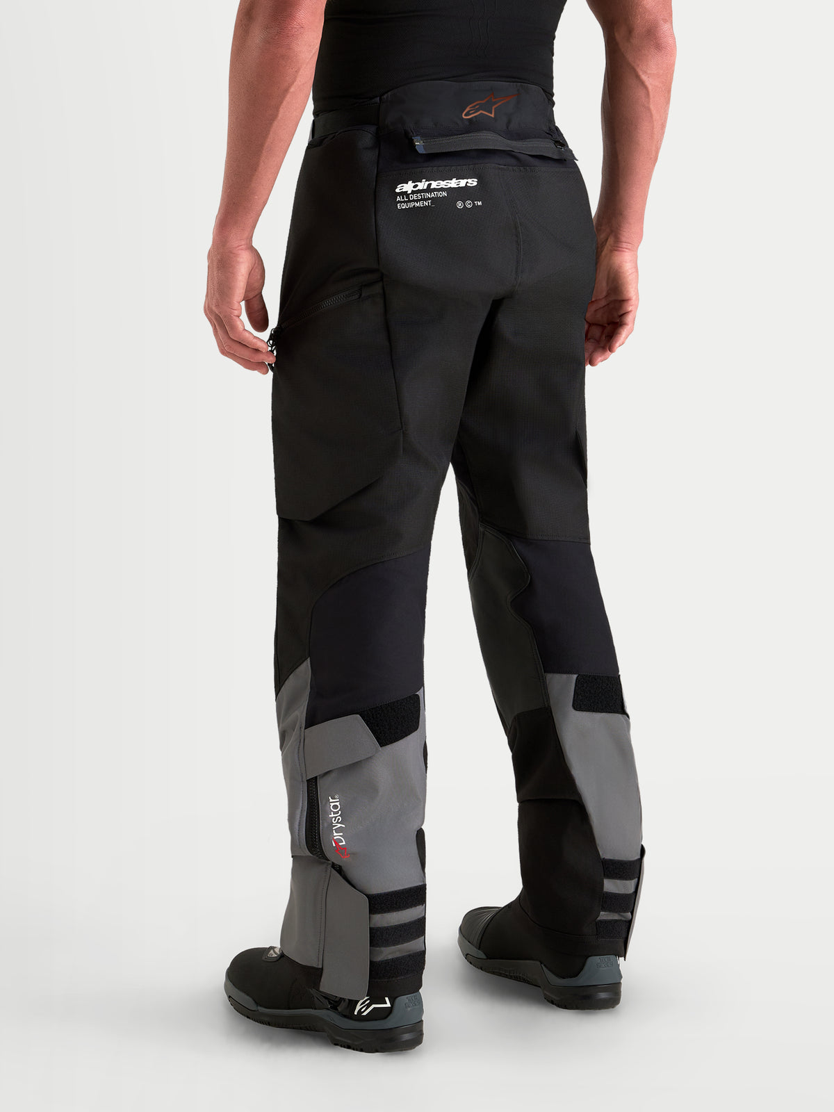Alpinestars Harok V2 Drystar Pantaloni, pantaloni da moto adventure da uomo, grigio scuro e nero, struttura ripstop, membrana impermeabile Drystar, vista posteriore