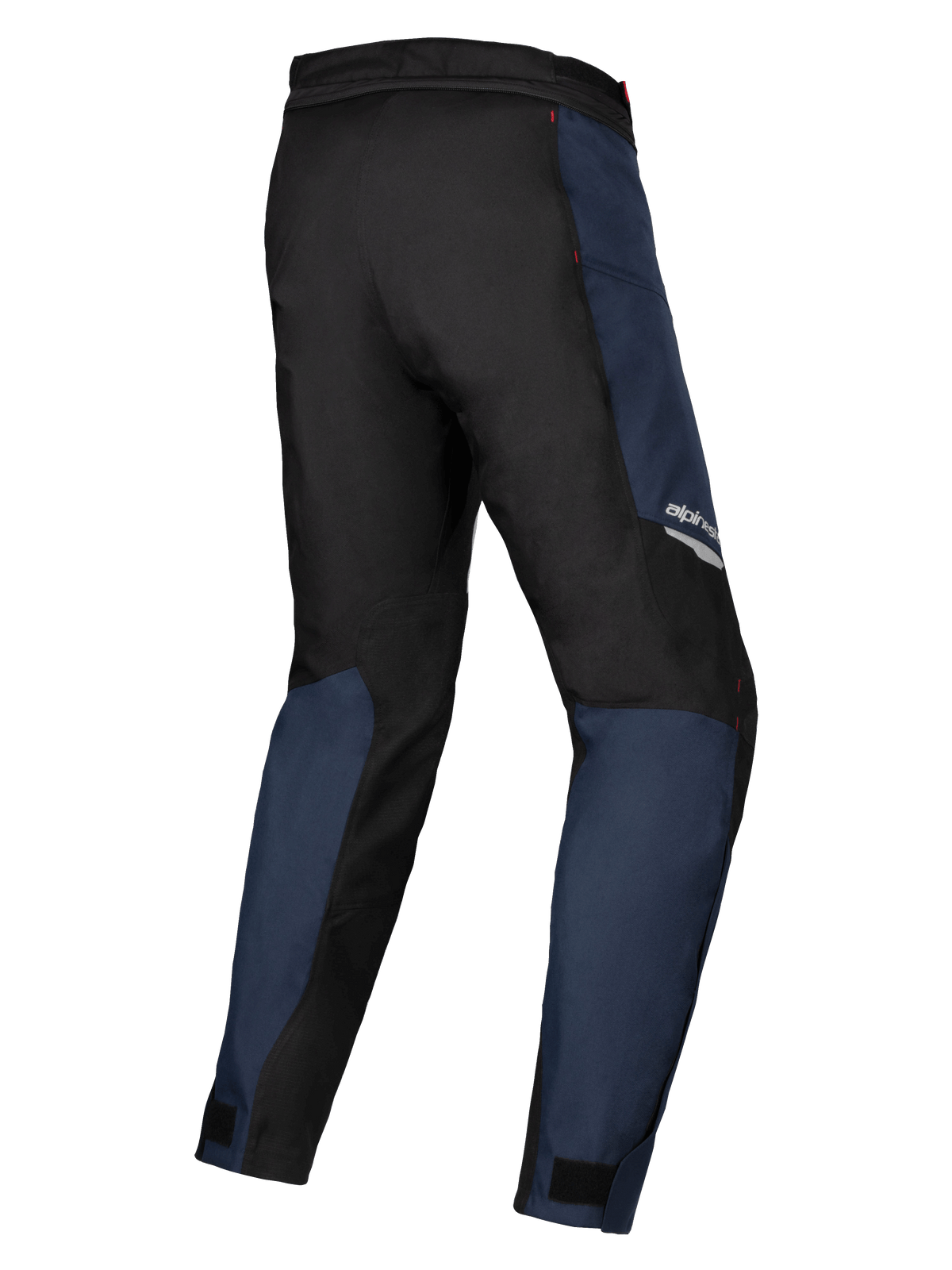 Alpinestars Stella ST-1 Waterproof Pants, tessuto blu scuro e nero con accenti rosso brillante, vista posteriore a tre quarti che mette in risalto la costruzione resistente e la vestibilità ergonomica per l'adventure touring femminile