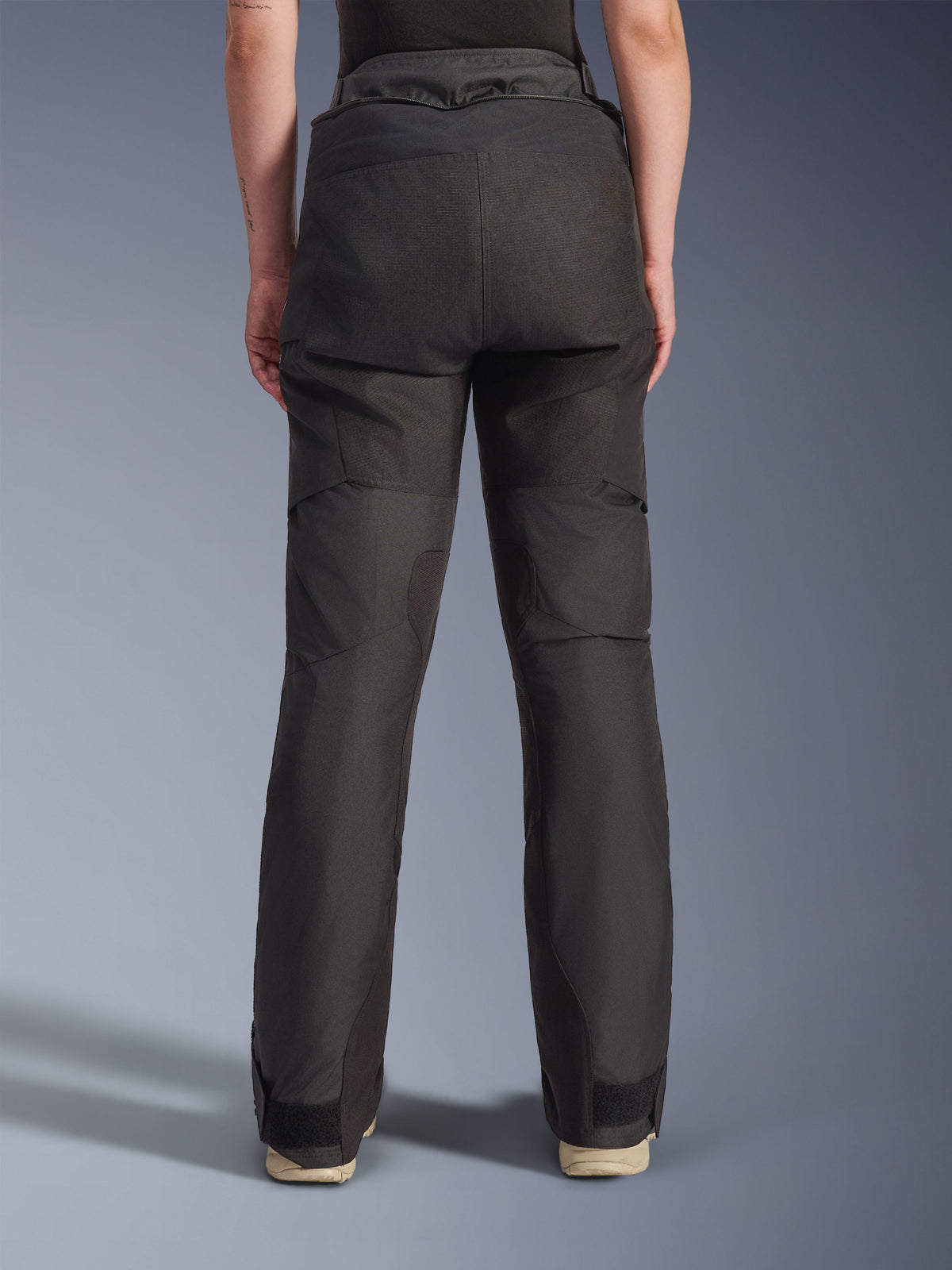Alpinestars Stella Andes V4 Drystar® Donna, pantaloni da moto, nero, vista posteriore con costruzione in tessuto tecnico, pannelli rinforzati, vita e fondogamba regolabili, design resistente per adventure touring