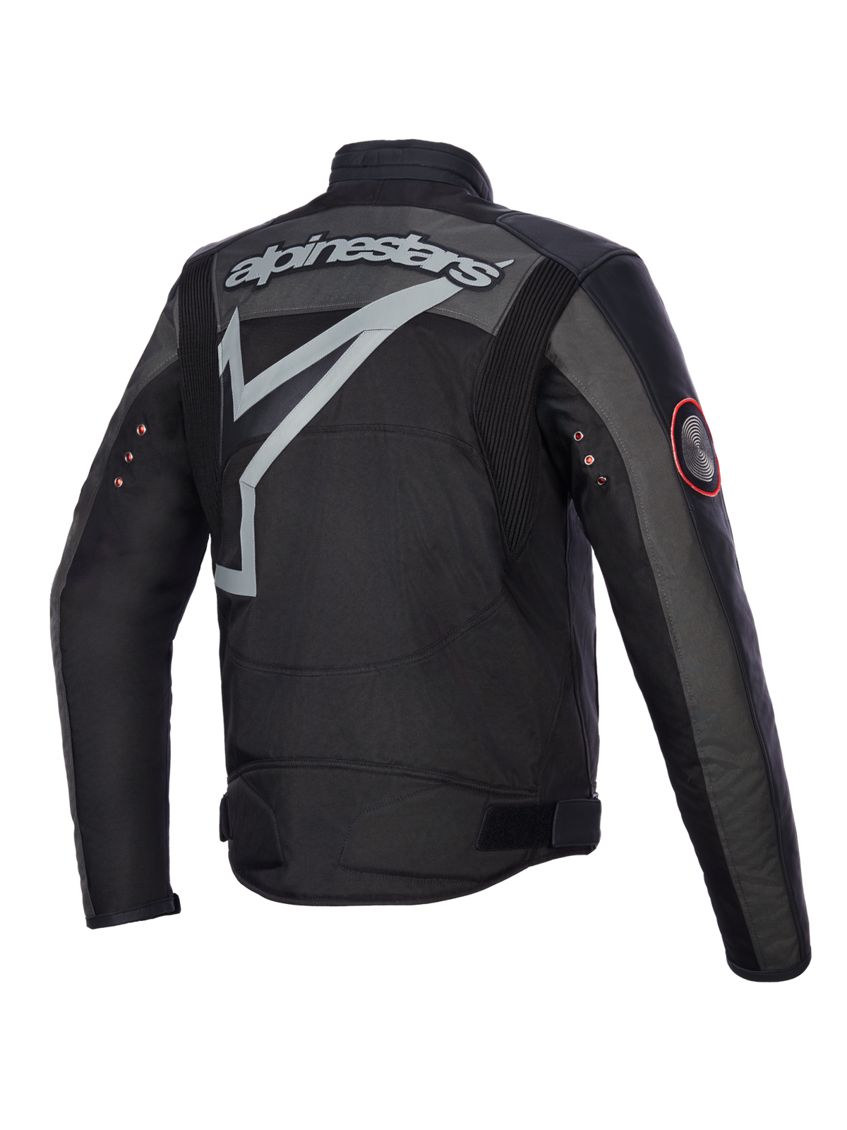 Giacca Alpinestars Axton, giacca da moto, nero antracite rosso tangerine, vista posteriore con grande logo grigio avvolgente e scritta, pannelli a fisarmonica sulle spalle e occhielli in metallo vintage sulle maniche, costruzione in tessuto e pelle