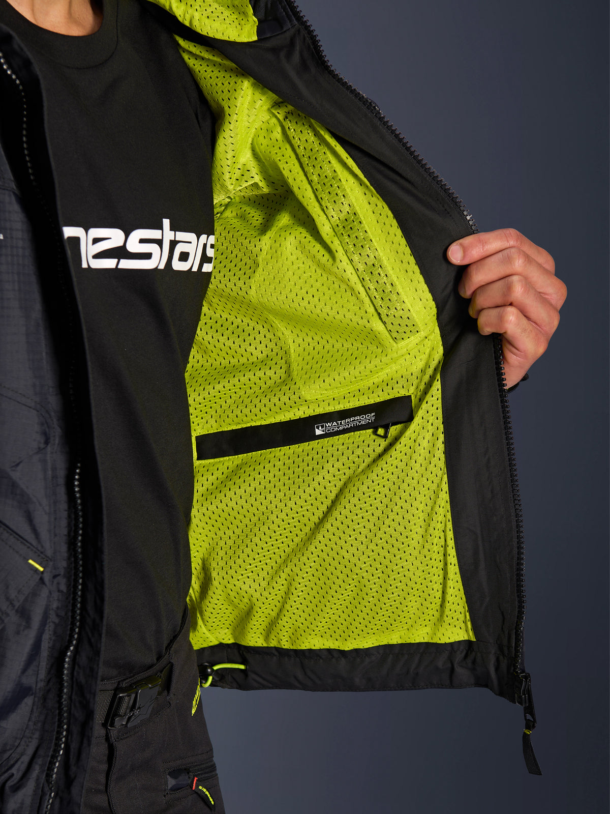 Alpinestars Giacca Mogress Air, giacca da moto urban da uomo, nera, fodera in rete lime punch e tasca interna impermeabile