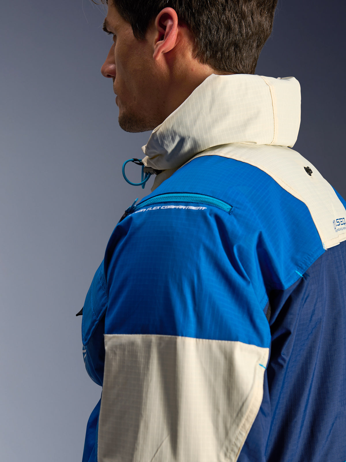 Alpinestars giacca Mogress Air, giacca da moto urban da uomo, blu e mandorla in ripstop con colletto alto e cappuccio.
