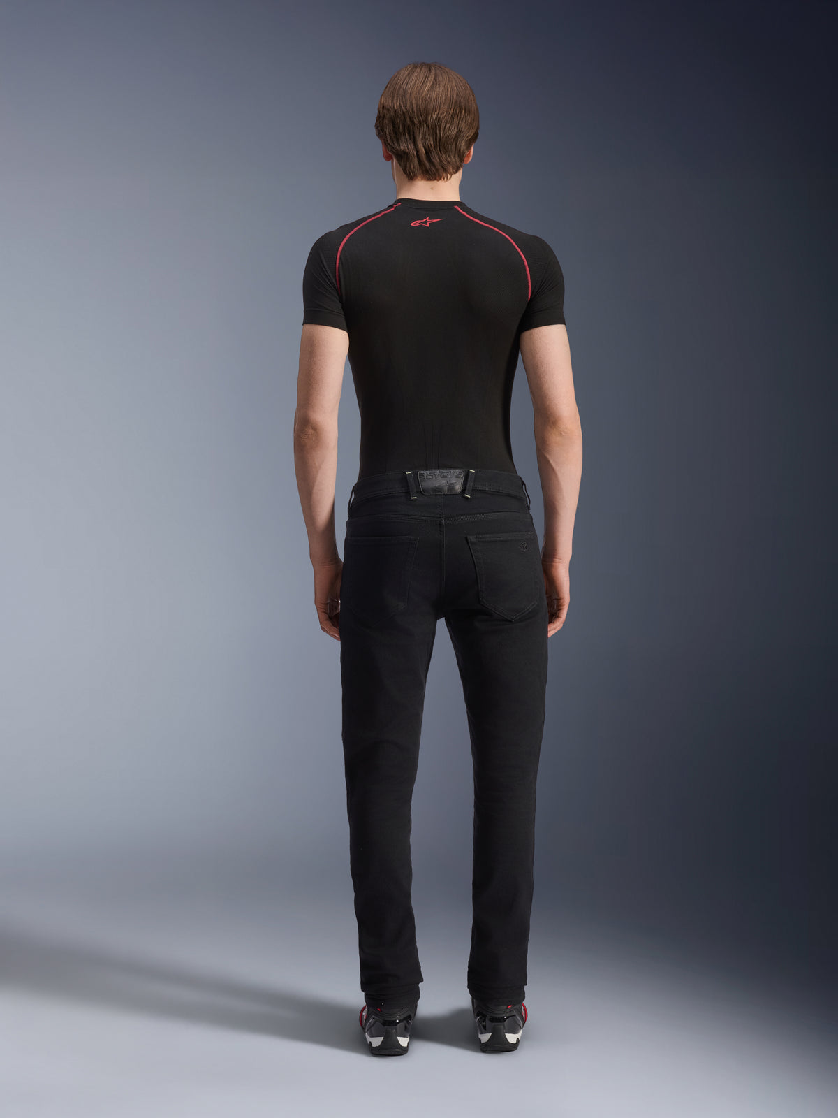 Alpinestars Pantaloni Jeans Copper V3, jeans da moto a gamba dritta da uomo, nero, vista posteriore su modello.