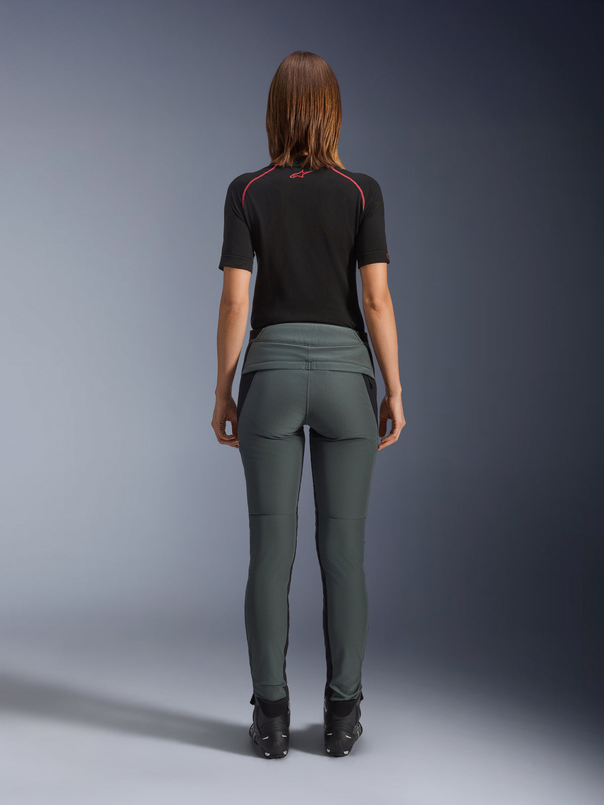 Alpinestars Pantaloni Alamosa, pantaloni da moto urbani da donna, grigio urbano, slim fit, vista posteriore con vita trapuntata, certificati CE