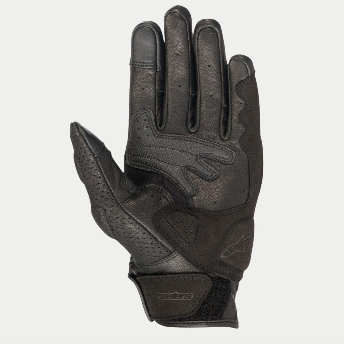 Guanti Alpinestars Mustang V2, guanti da moto in pelle nera, vista del palmo che mostra pelle traforata, rinforzi in camoscio sintetico e chiusura del polso con gancio e passante, abbigliamento per guida urbana