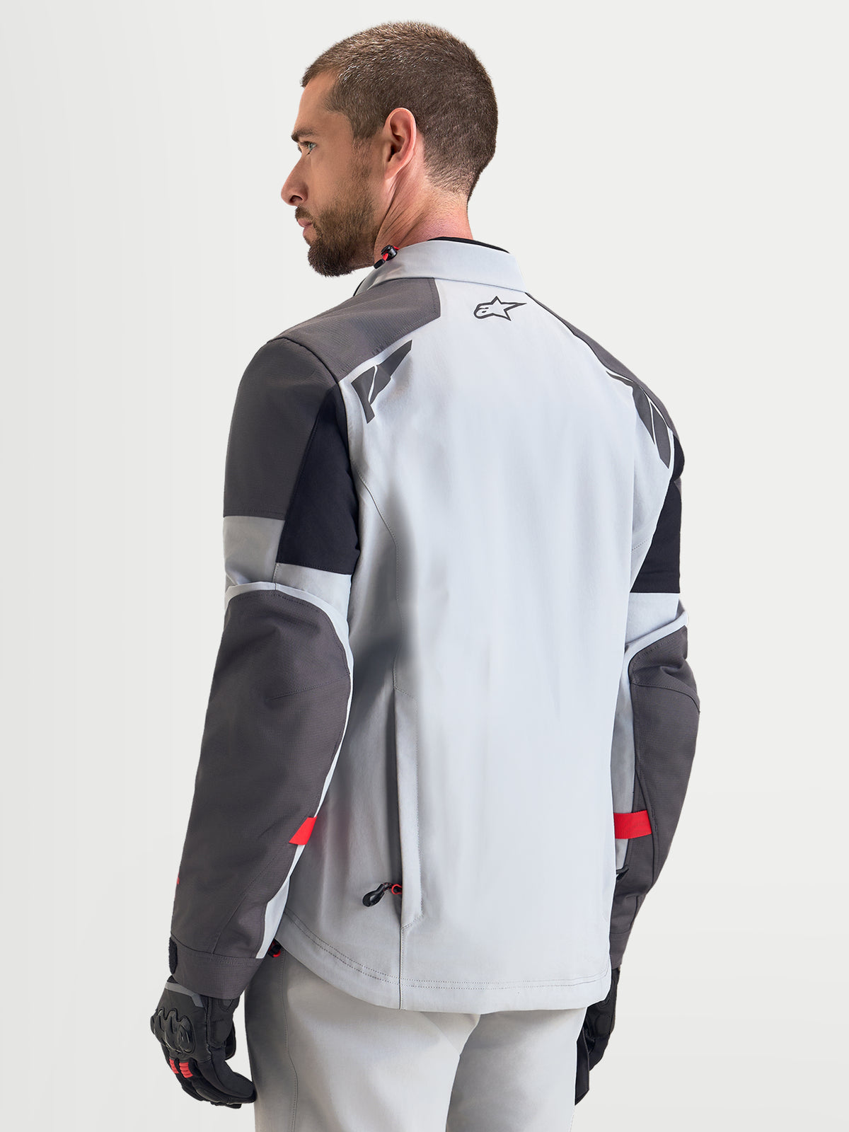 Alpinestars Arenis Gore-Tex Giacca, giacca da moto adventure da uomo in grigio chiaro, grigio scuro e nero, vista posteriore con dettagli riflettenti sulle spalle