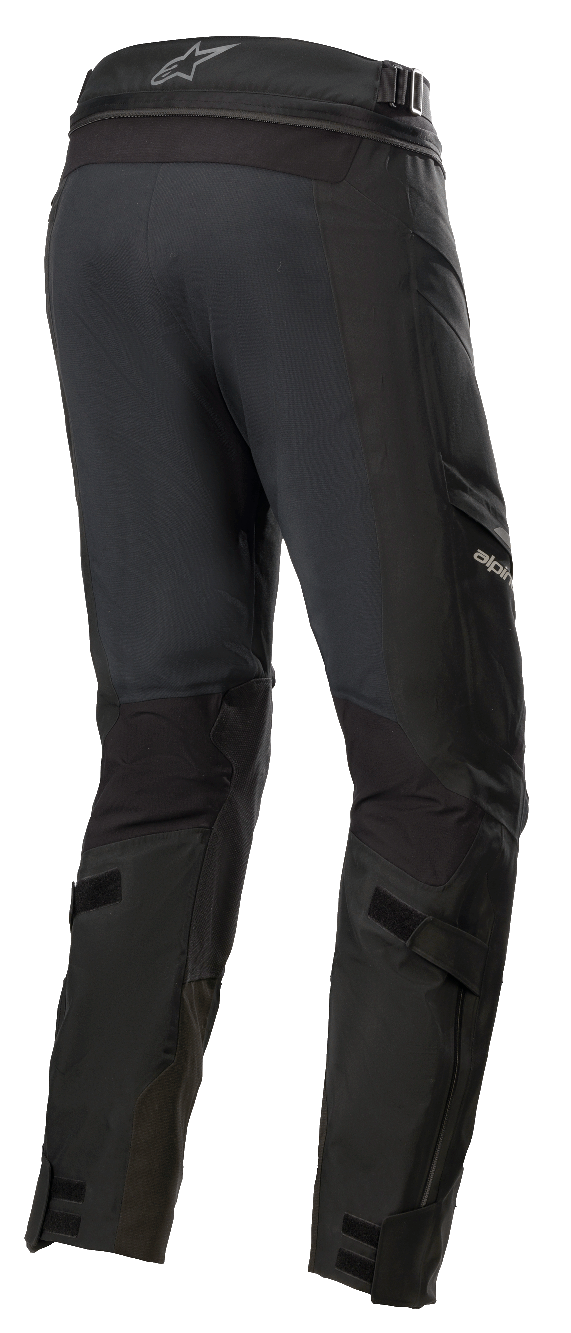 Pantaloni Alpinestars Road Tech GORE-TEX Corti, nero, vista posteriore a 3/4 con cerniera di collegamento in vita, cinturini regolabili sui polpacci e rinforzi in nylon balistico, abbigliamento da touring avventuroso impermeabile