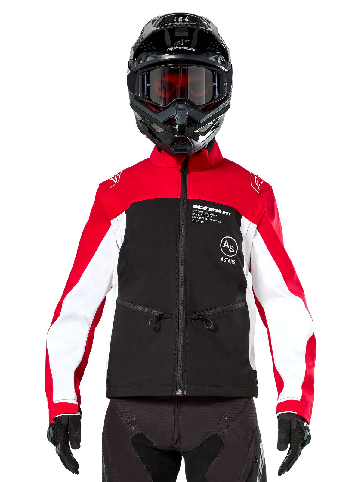 Giacca Softshell Alpinestars Lite-Dura in nero, rosso acceso e bianco, indossata da un pilota di motocross con casco nero e maschera con lenti rosse, con pannelli bianchi sulle maniche, logo Alpinestars sul petto e un design sportivo da fuoristrada.