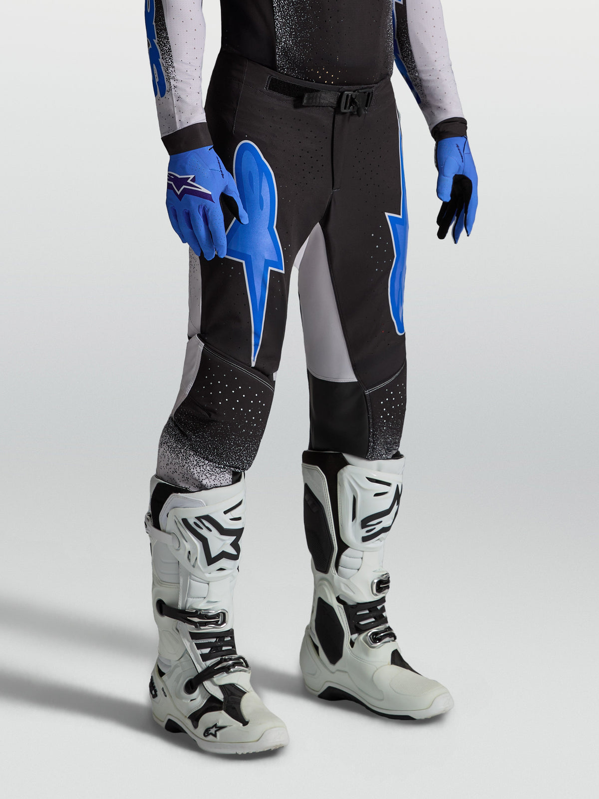 Alpinestars Pantaloni Supertech Hiten AFD, pantaloni da motocross da uomo, neri e blu, vestibilità atletica seconda pelle per competizioni off-road e MXGP