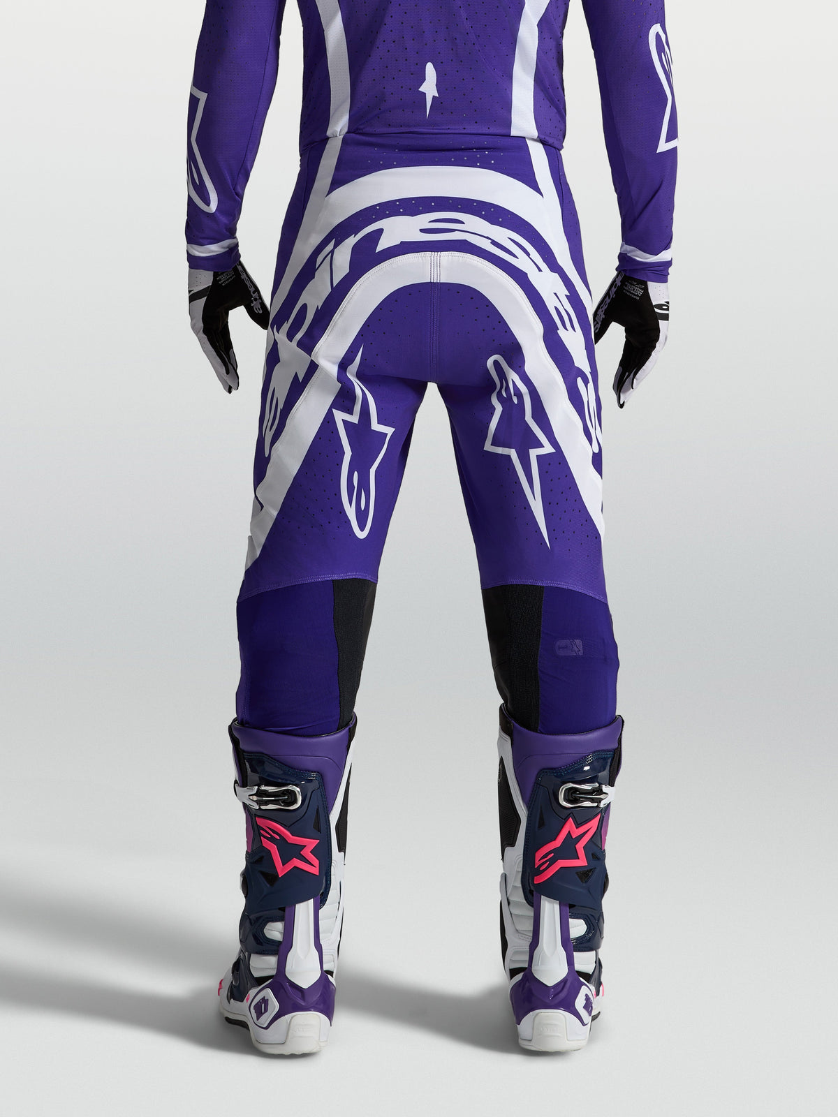 Alpinestars Pantaloni Supertech Vesta, pantaloni motocross da uomo, blu e bianchi, vestibilità atletica e tessuto rip-stop.