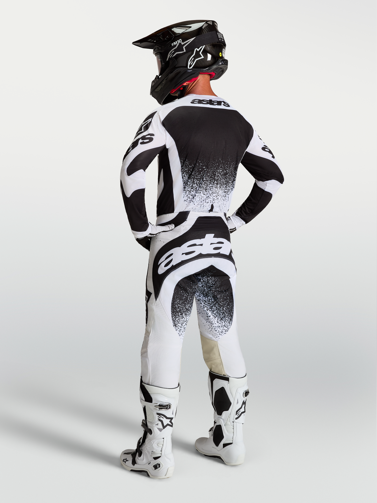 Alpinestars Pantaloni Techstar Swan, pantaloni da motocross da uomo, bianchi e neri, vista posteriore, vestibilità atletica.