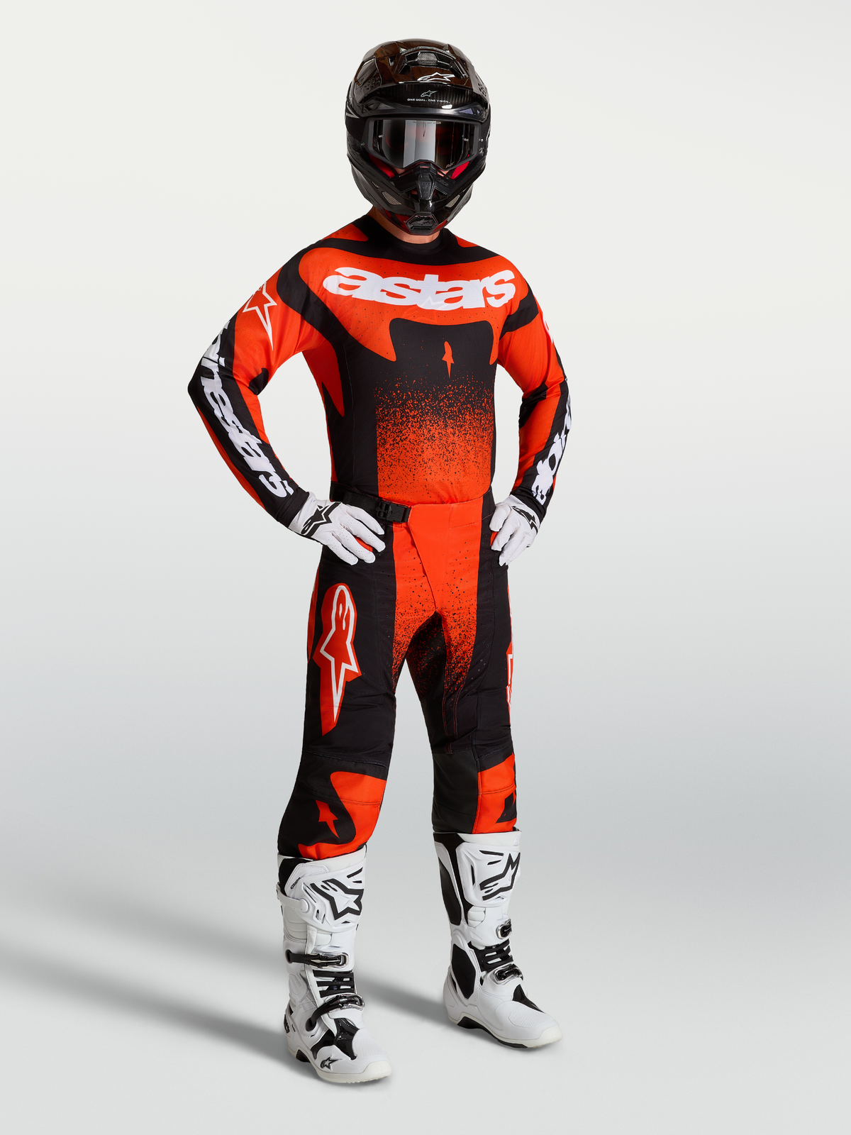 Alpinestars Completo Motocross Techstar Swan, maglia e pantaloni da gara ad alte prestazioni per uomo, rosso cardinale, nero e bianco, kit professionale per motocross ed enduro