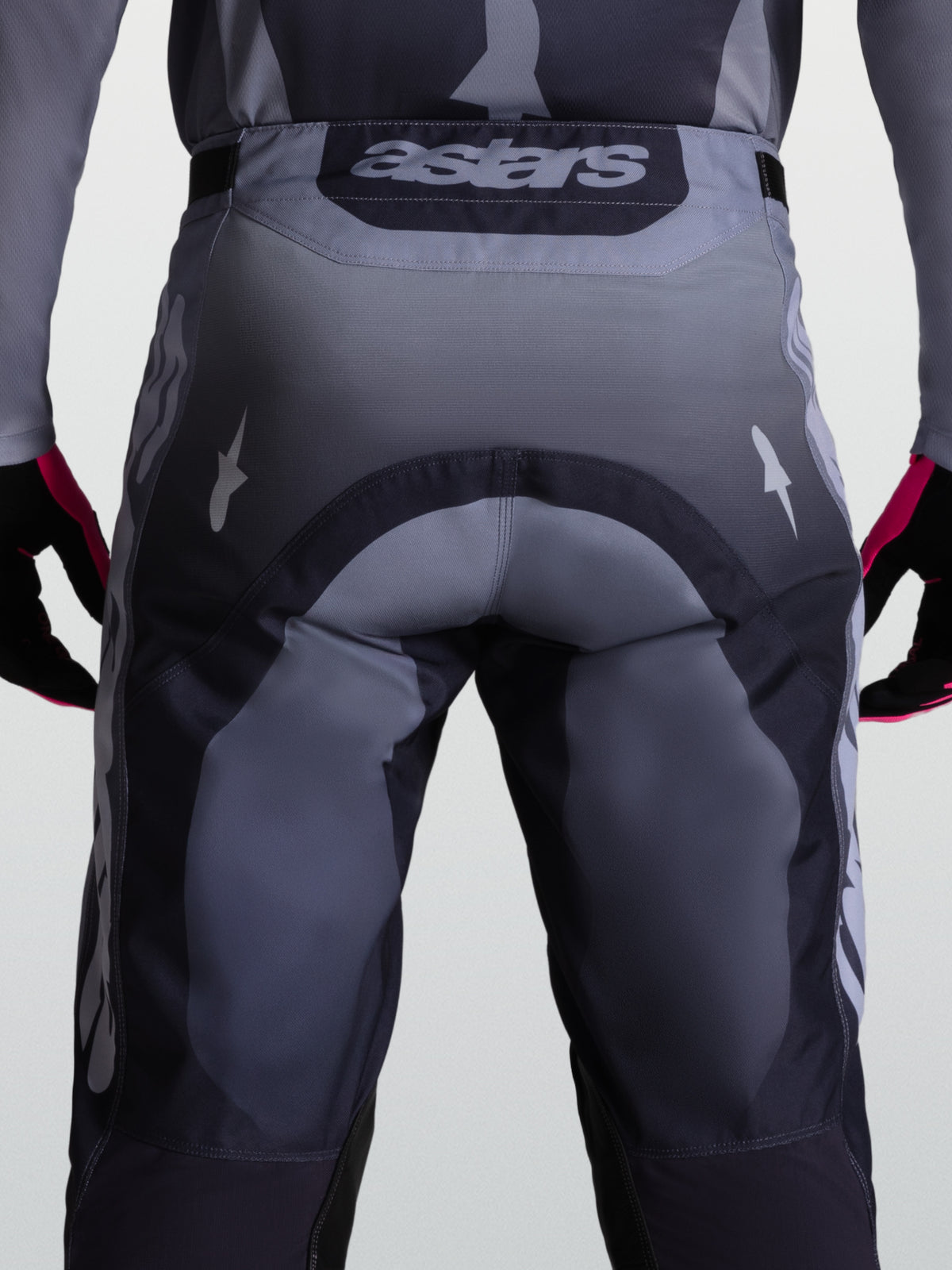 Alpinestars Pantaloni Racer Amber, pantaloni da motocross da uomo, grigio pietra e freddo, seduta rinforzata e logo astars.