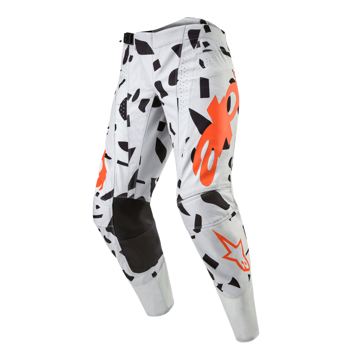 Alpinestars 2024 Techstar Rantera Pants, pantaloni da motocross, Haze Gray Camo, grigio chiaro con forme astratte nere e loghi arancioni, ginocchia rinforzate nere, equipaggiamento professionale per fuoristrada
