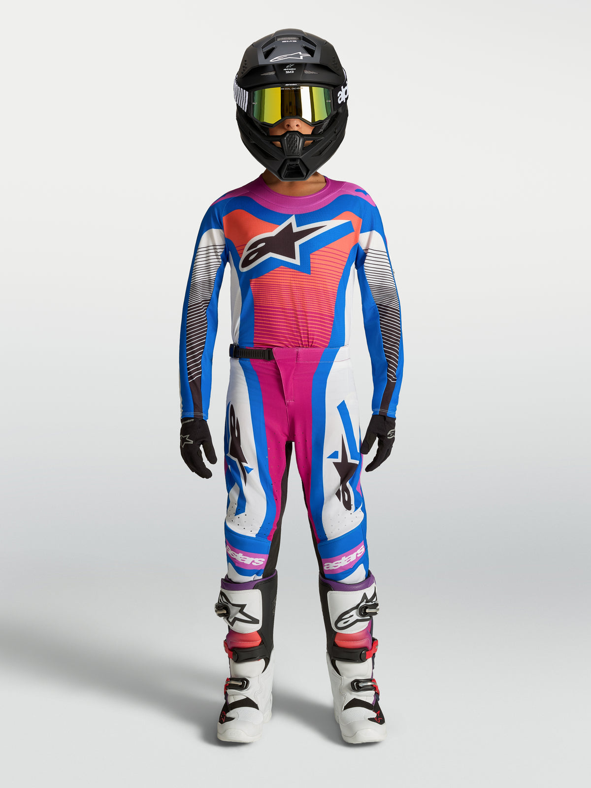 Alpinestars Pantaloni Supertech Maven Ragazzo, completo da motocross bianco, blu e corallo, abbigliamento tecnico per giovani piloti da fuoristrada.
