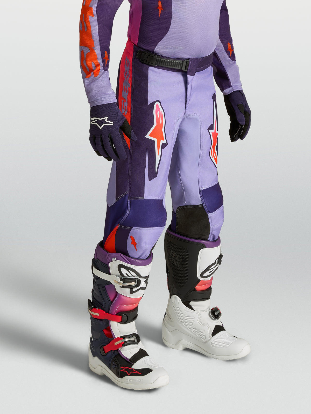 Alpinestars pantaloni Fluid Hunt ragazzo, pantaloni da motocross viola e rosa, resistenti con vestibilità sportiva ergonomica.