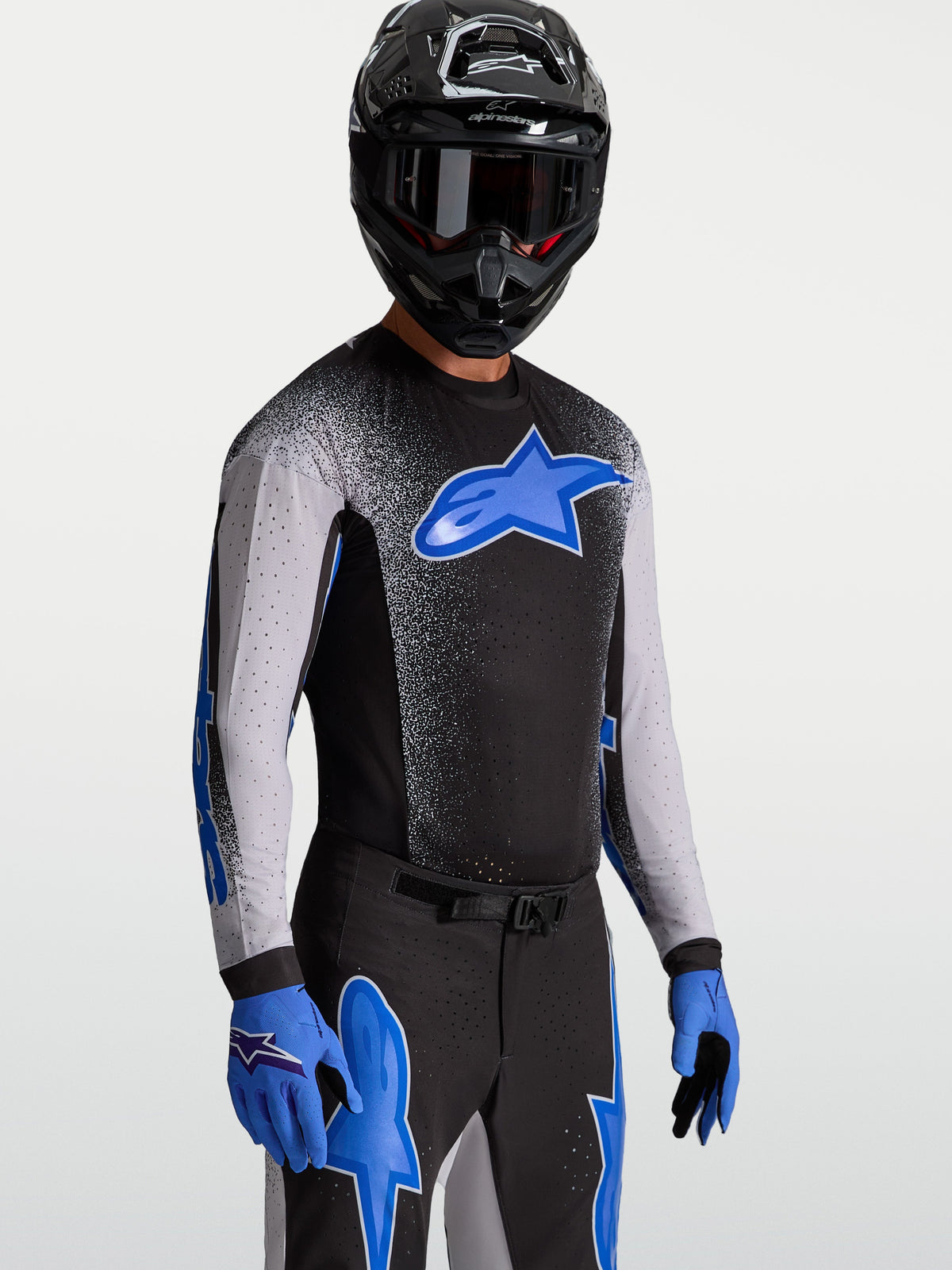 Alpinestars Maglia Supertech Hiten AFD, maglia da motocross da uomo, nero e blu, con tecnologia AFD per protezione spalle e mesh elasticizzato traspirante, ideale per racing MXGP e Supercross
