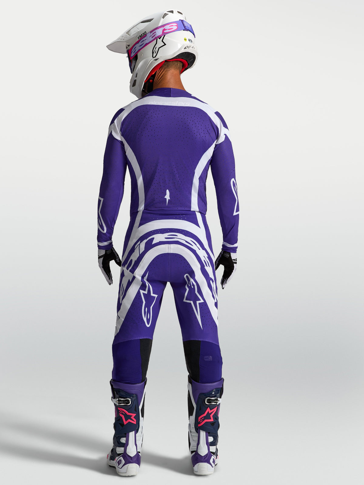 Alpinestars maglia Supertech Vesta e completo motocross da uomo, blu e bianco, vestibilità race atletica, vista posteriore.