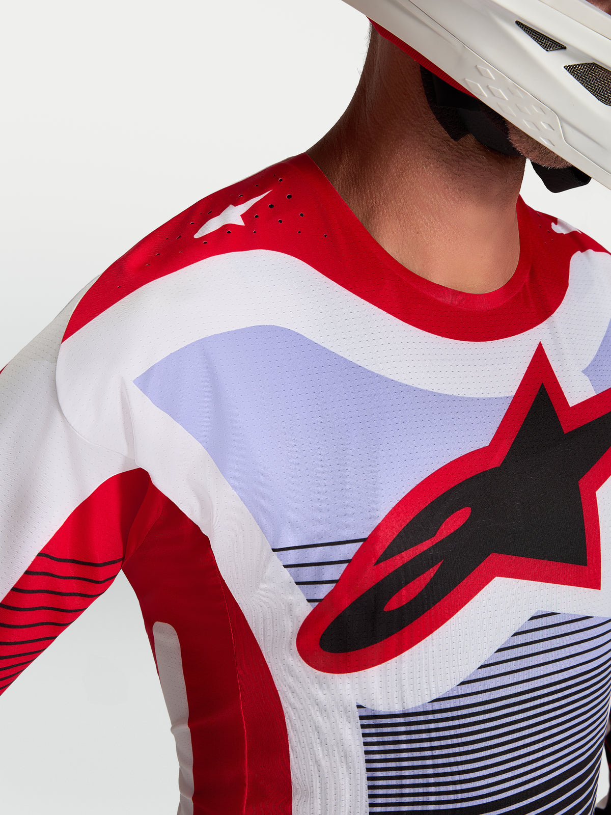 Alpinestars Maglia Techstar Maven, maglia da motocross racing per uomo, rossa e viola, perforazioni tagliate al laser sulle spalle, vestibilità atletica da gara, logo Alpinestars sul petto